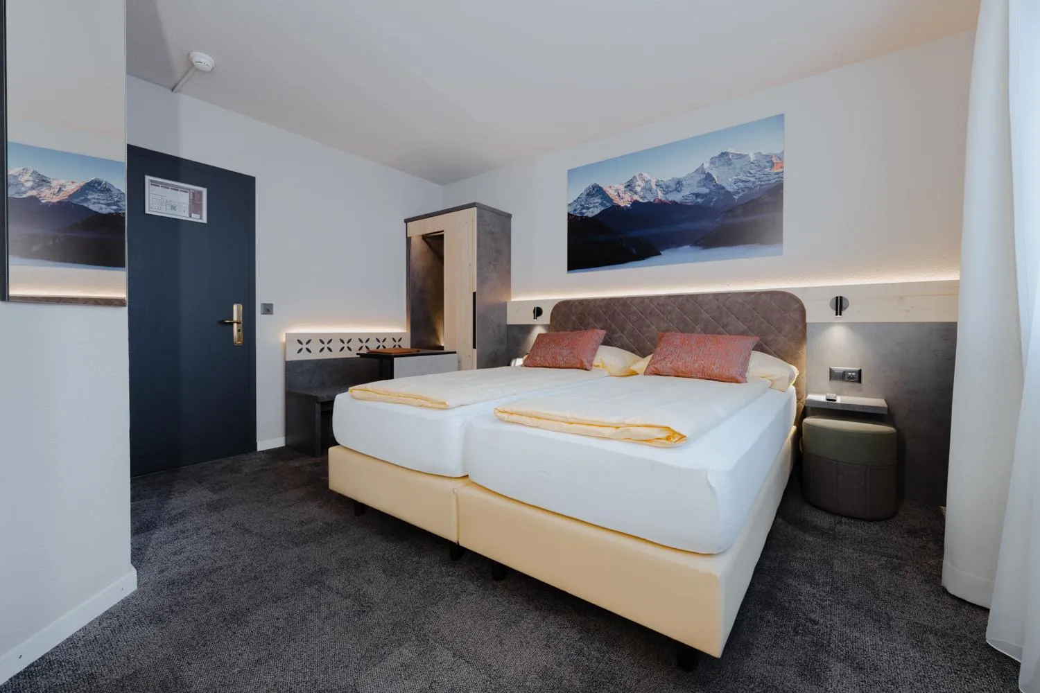 Photo of the whole room, Bed in Hotel Central Wolter - Grindelwald