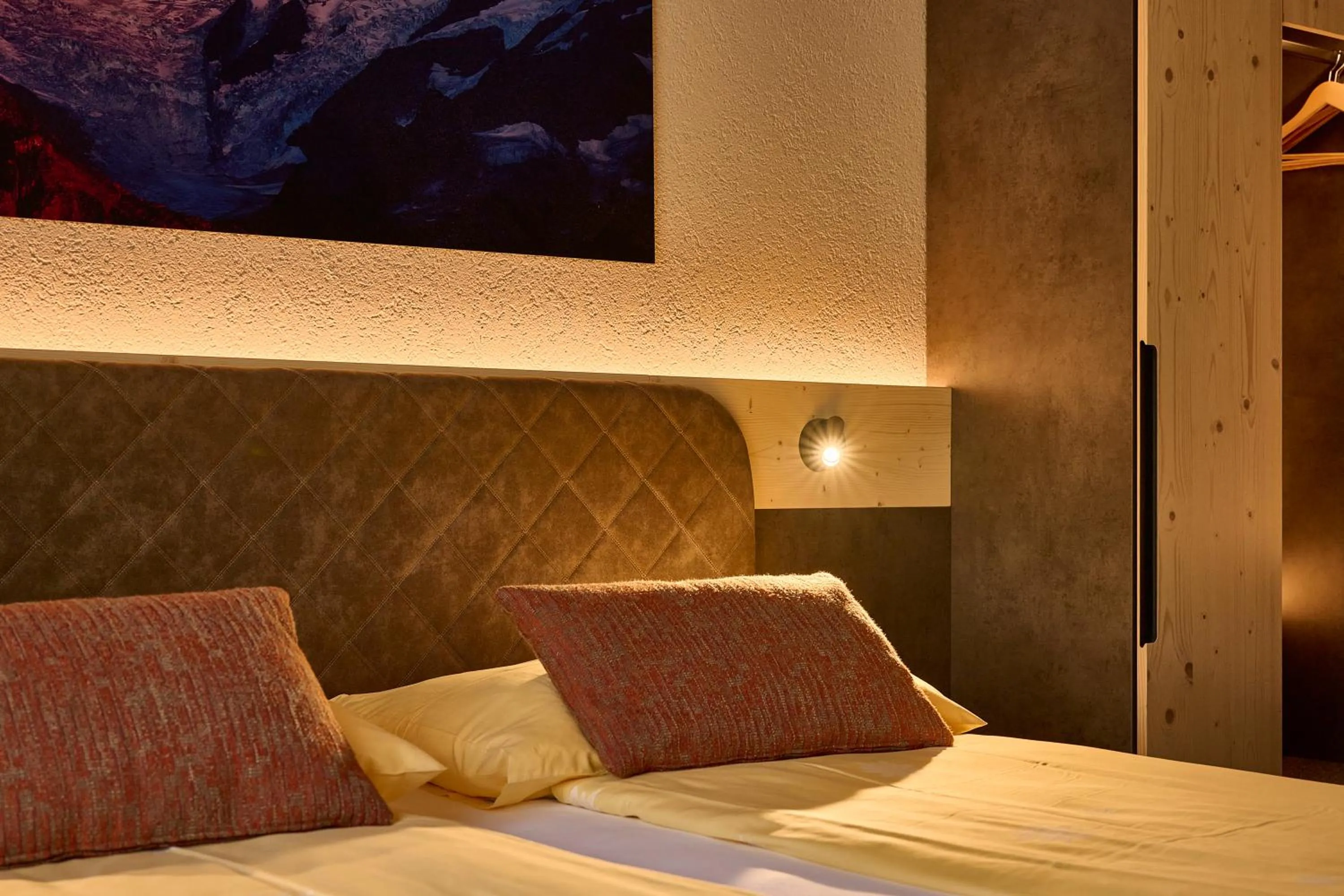 Photo of the whole room, Bed in Hotel Central Wolter - Grindelwald