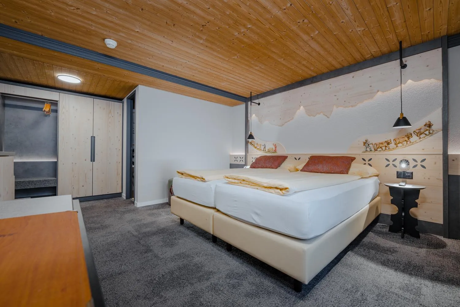 Photo of the whole room, Bed in Hotel Central Wolter - Grindelwald