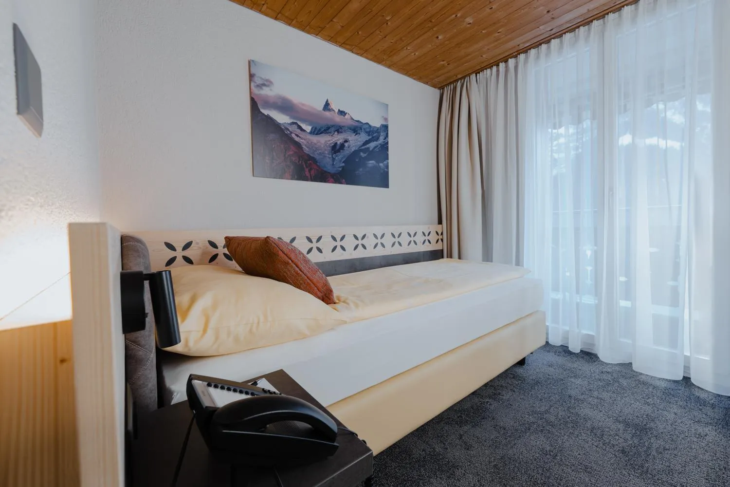 Photo of the whole room, Bed in Hotel Central Wolter - Grindelwald