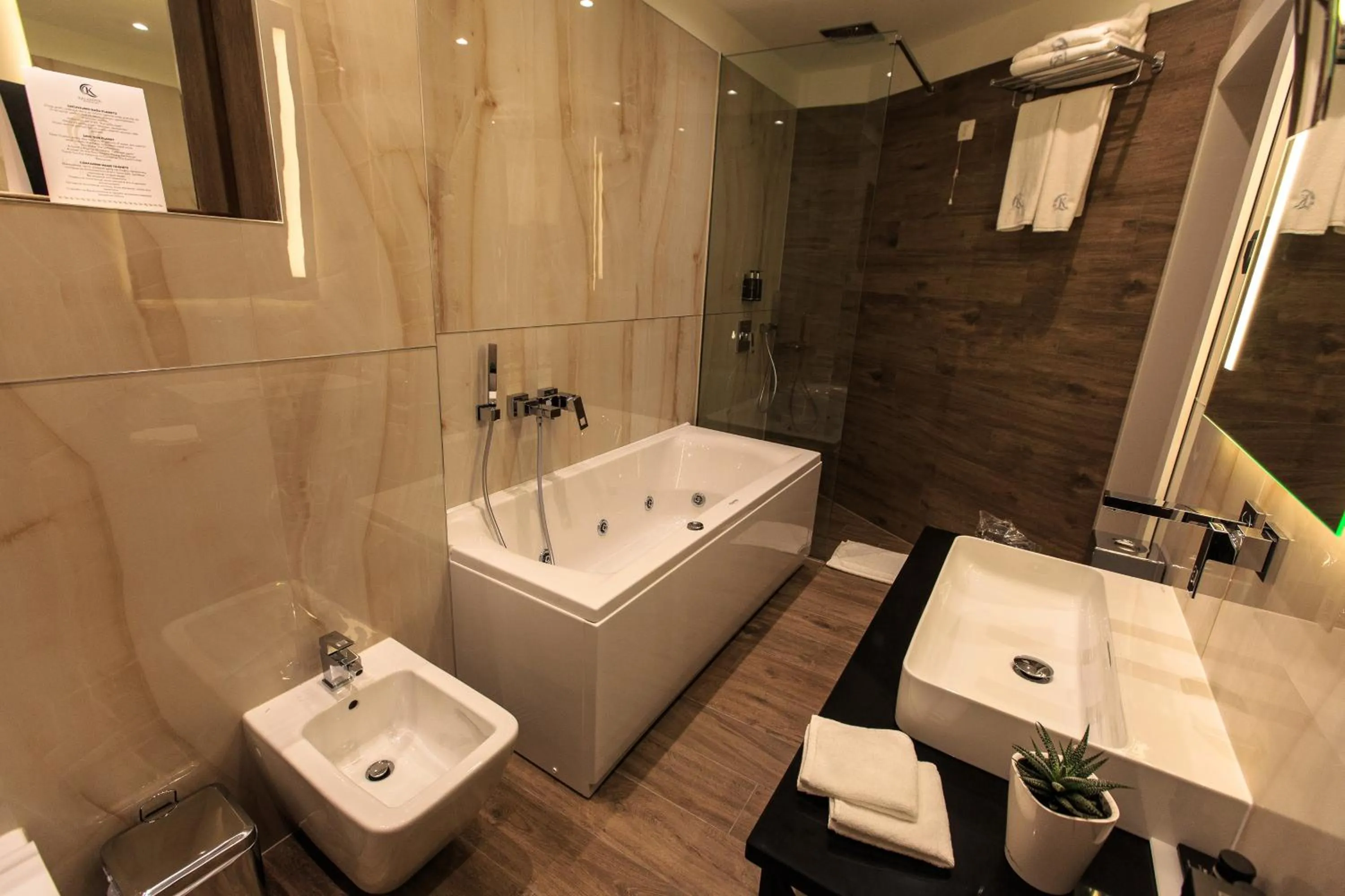 Shower in Kalamper Hotel & Spa