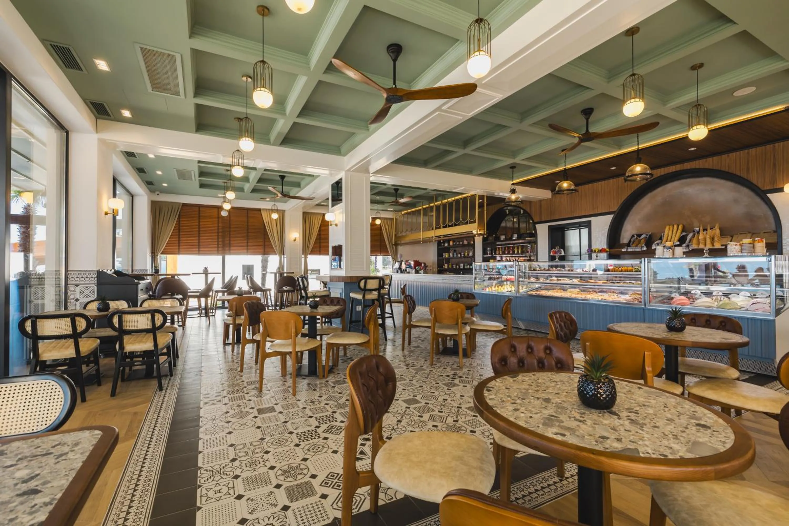 Restaurant/places to eat in Kalamper Hotel & Spa