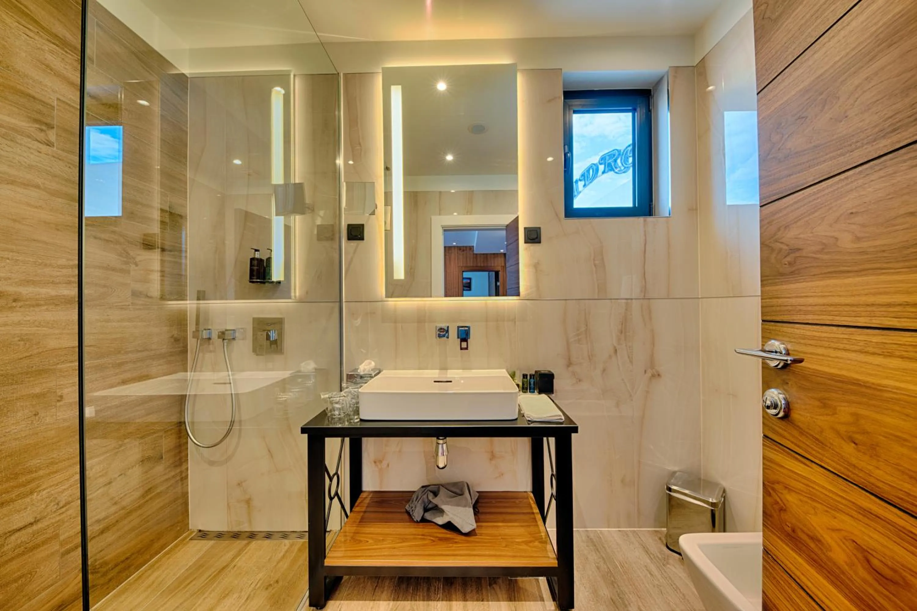 Shower in Kalamper Hotel & Spa