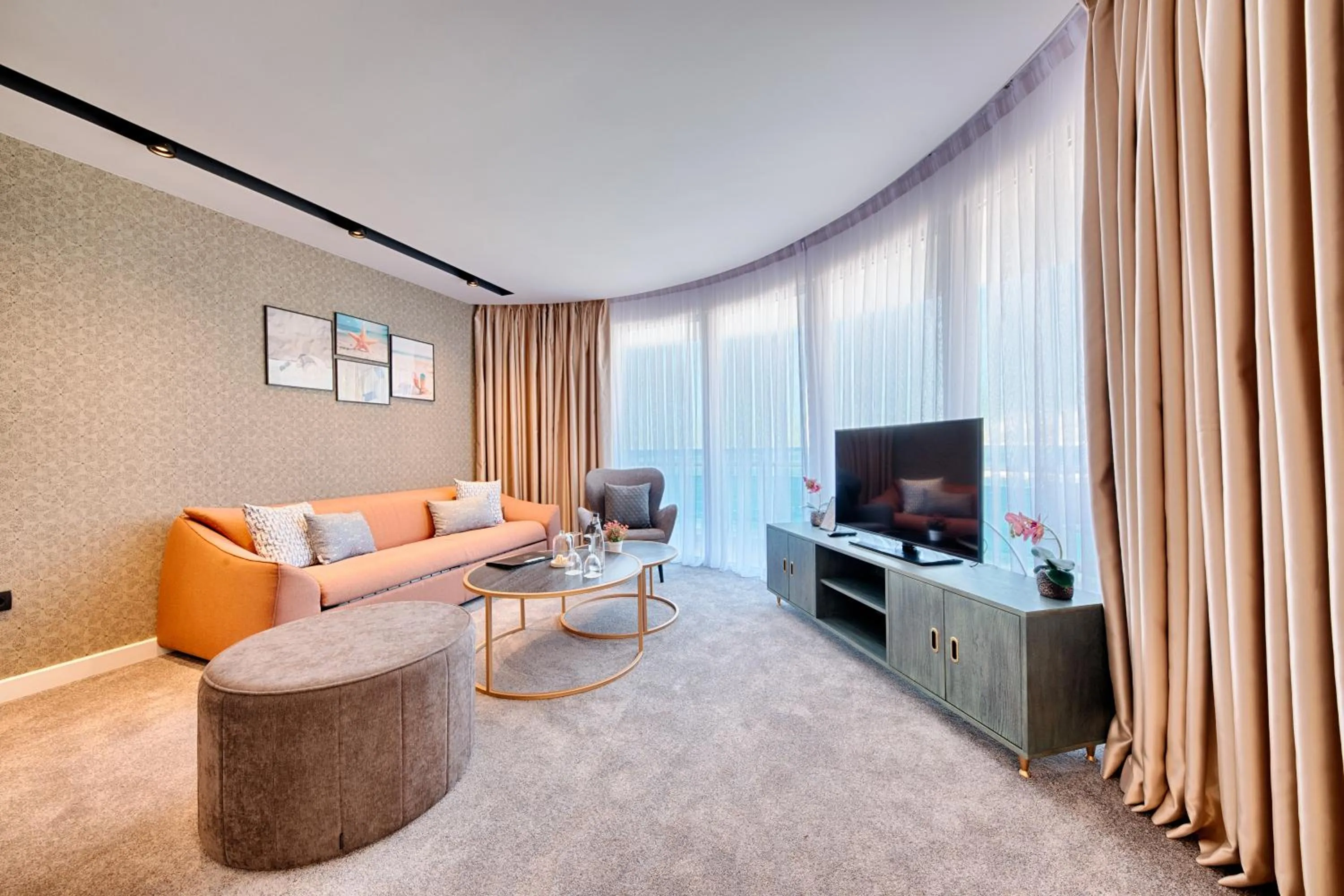 Communal lounge/ TV room in Kalamper Hotel & Spa