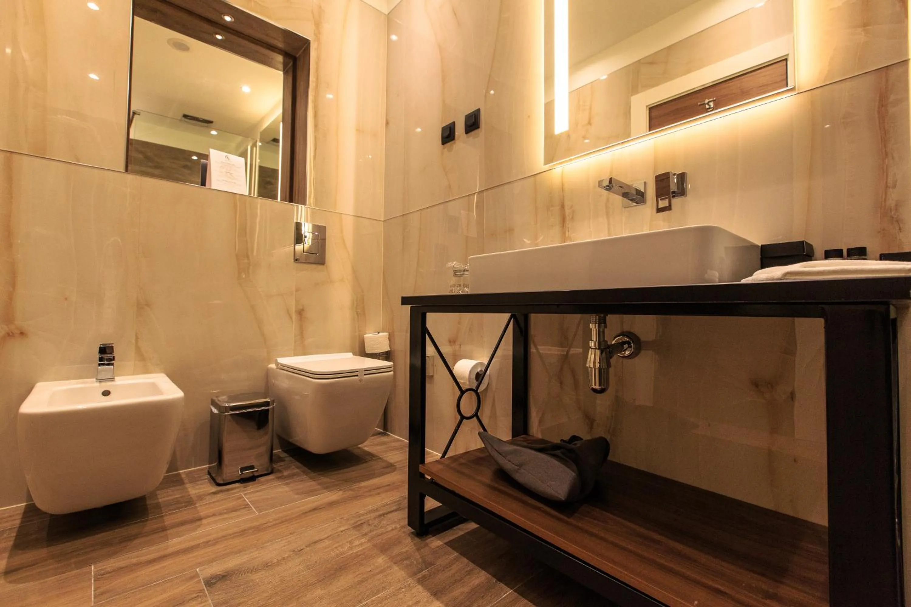 Shower in Kalamper Hotel & Spa