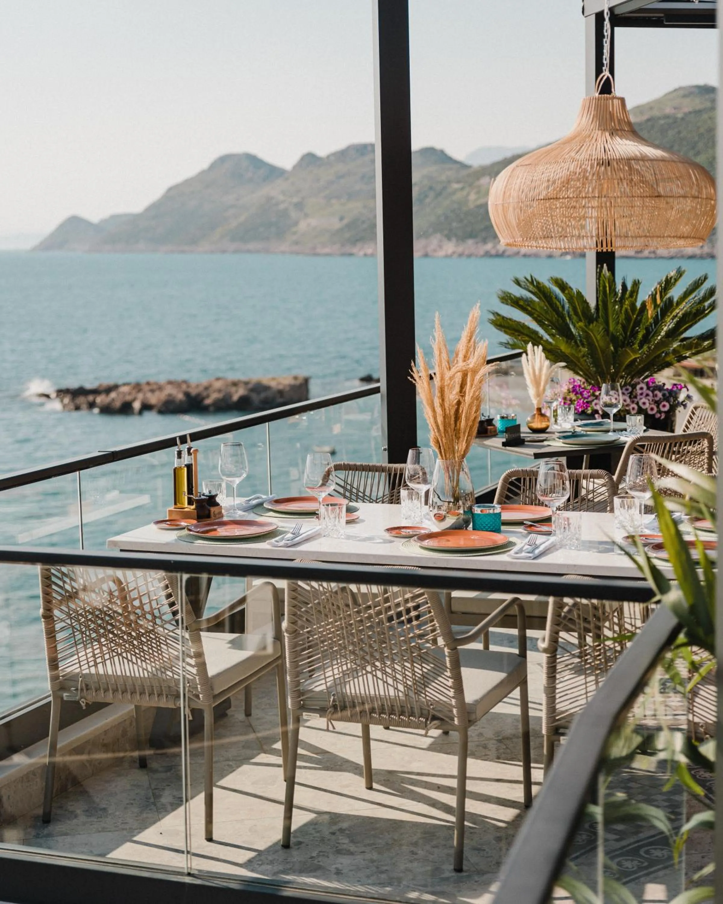 Restaurant/places to eat in Kalamper Hotel & Spa