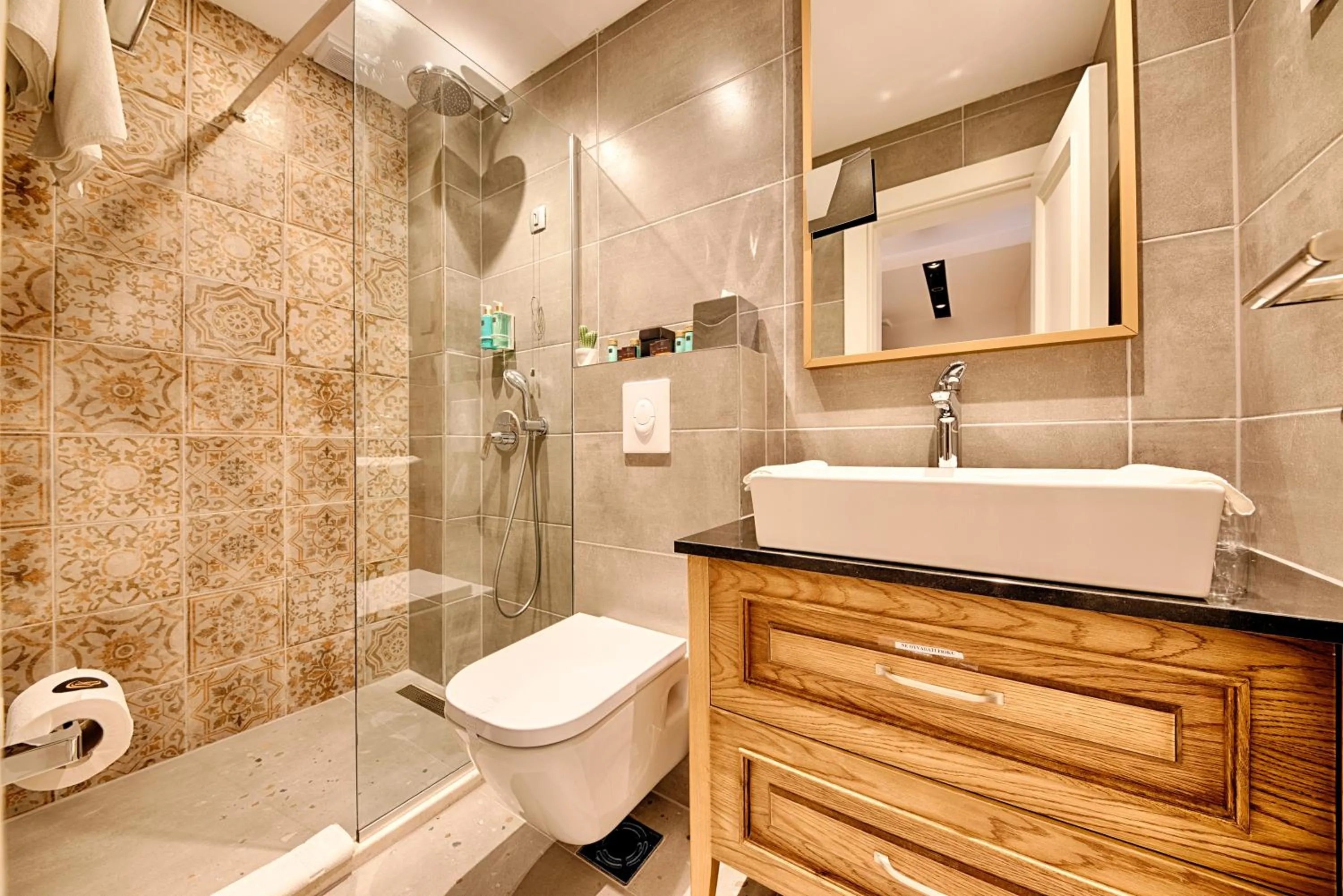 Shower in Kalamper Hotel & Spa