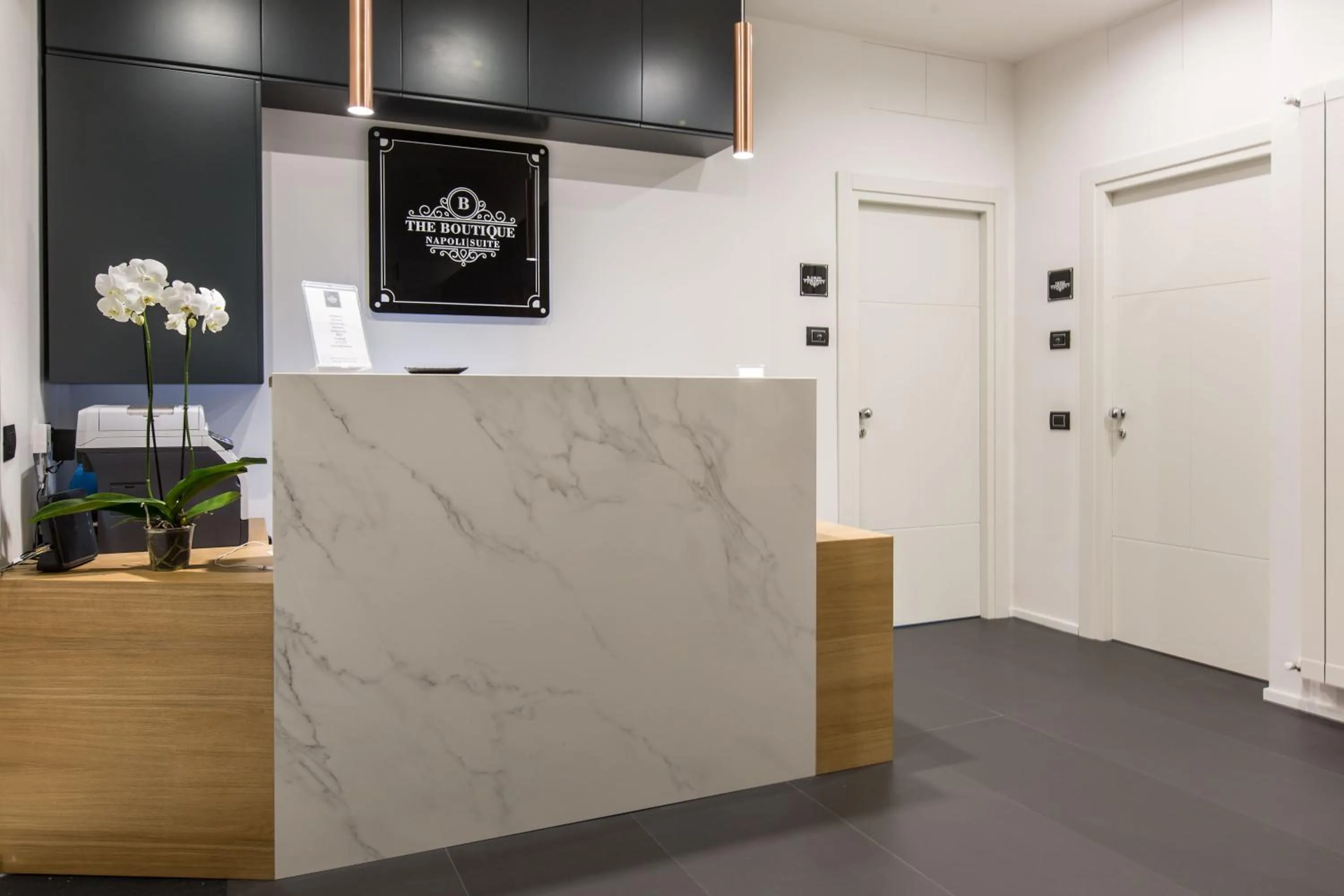 Lobby or reception in The Boutique Napoli Suite