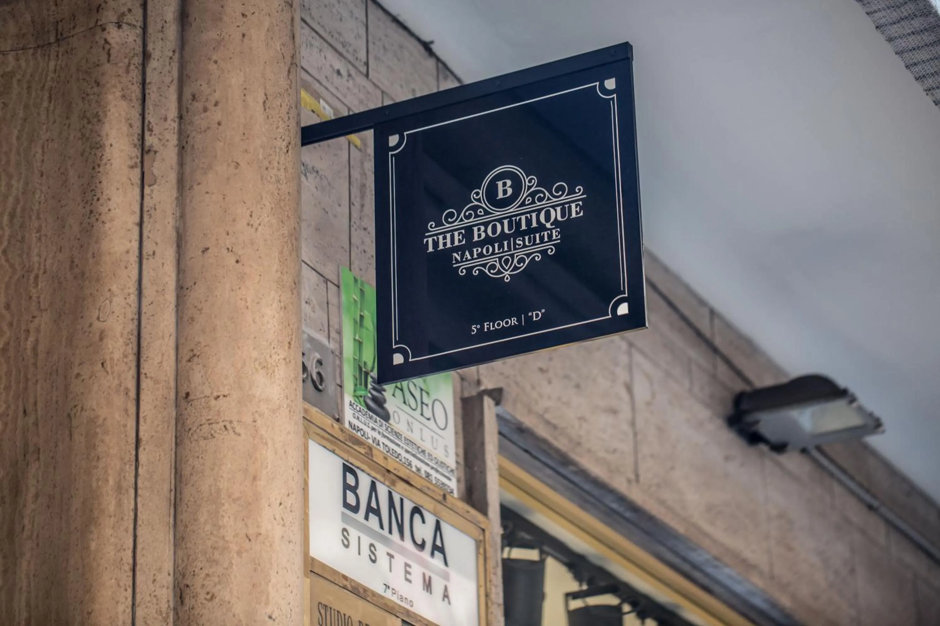 The Boutique Napoli Suite