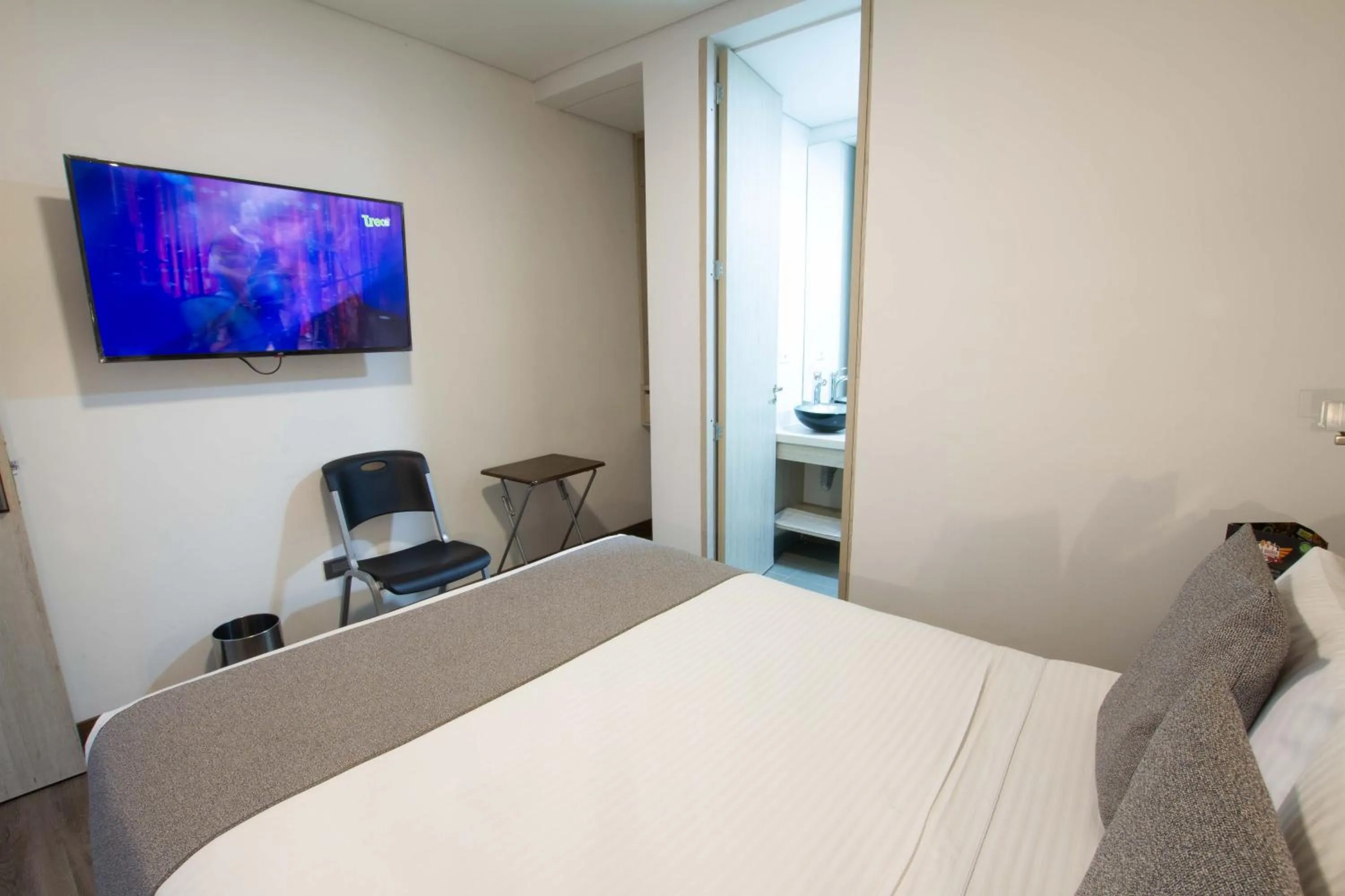 Photo of the whole room, Bed in BOG URBAN HOTEl