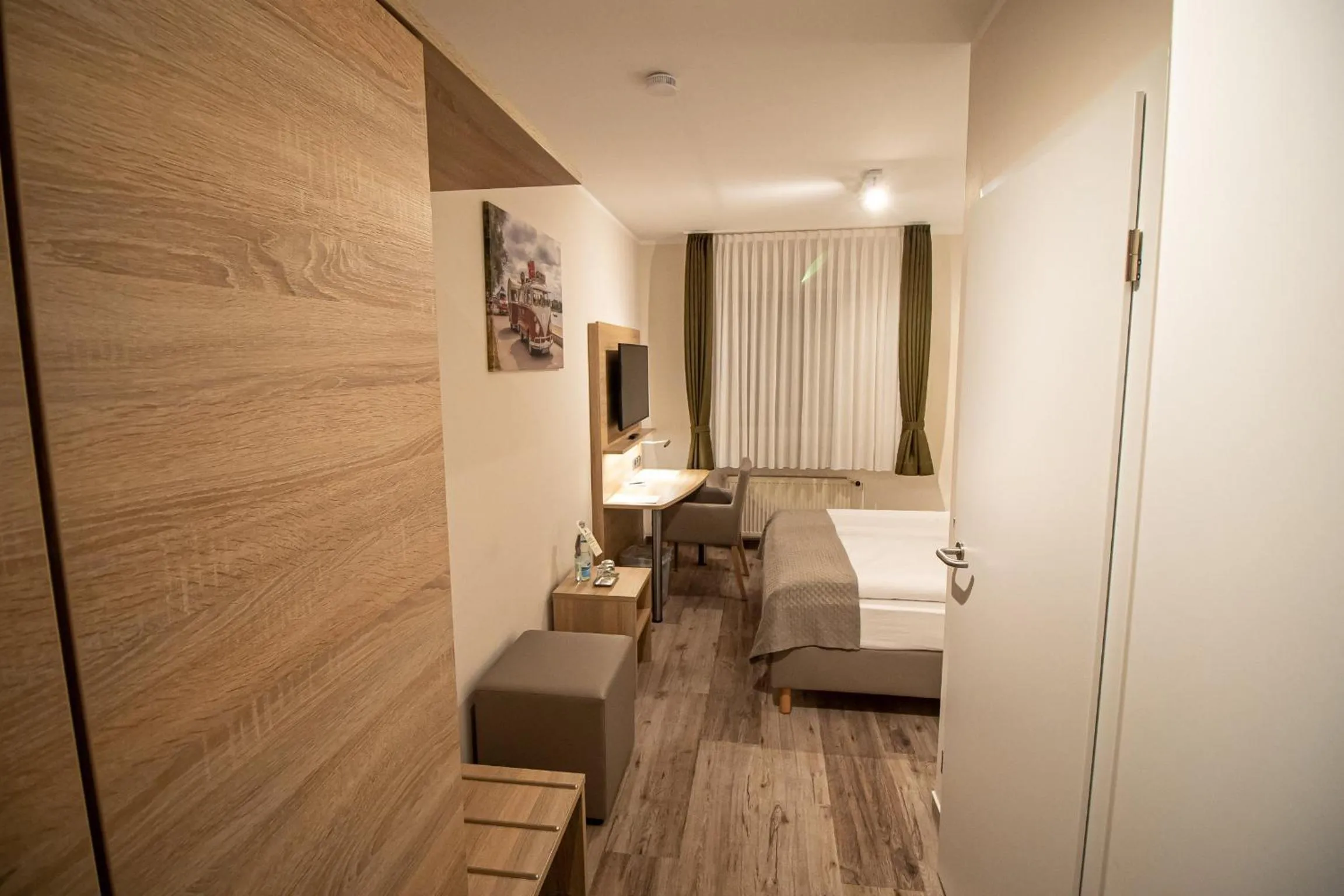 Photo of the whole room, Bed in Hotel Fallersleber Spieker