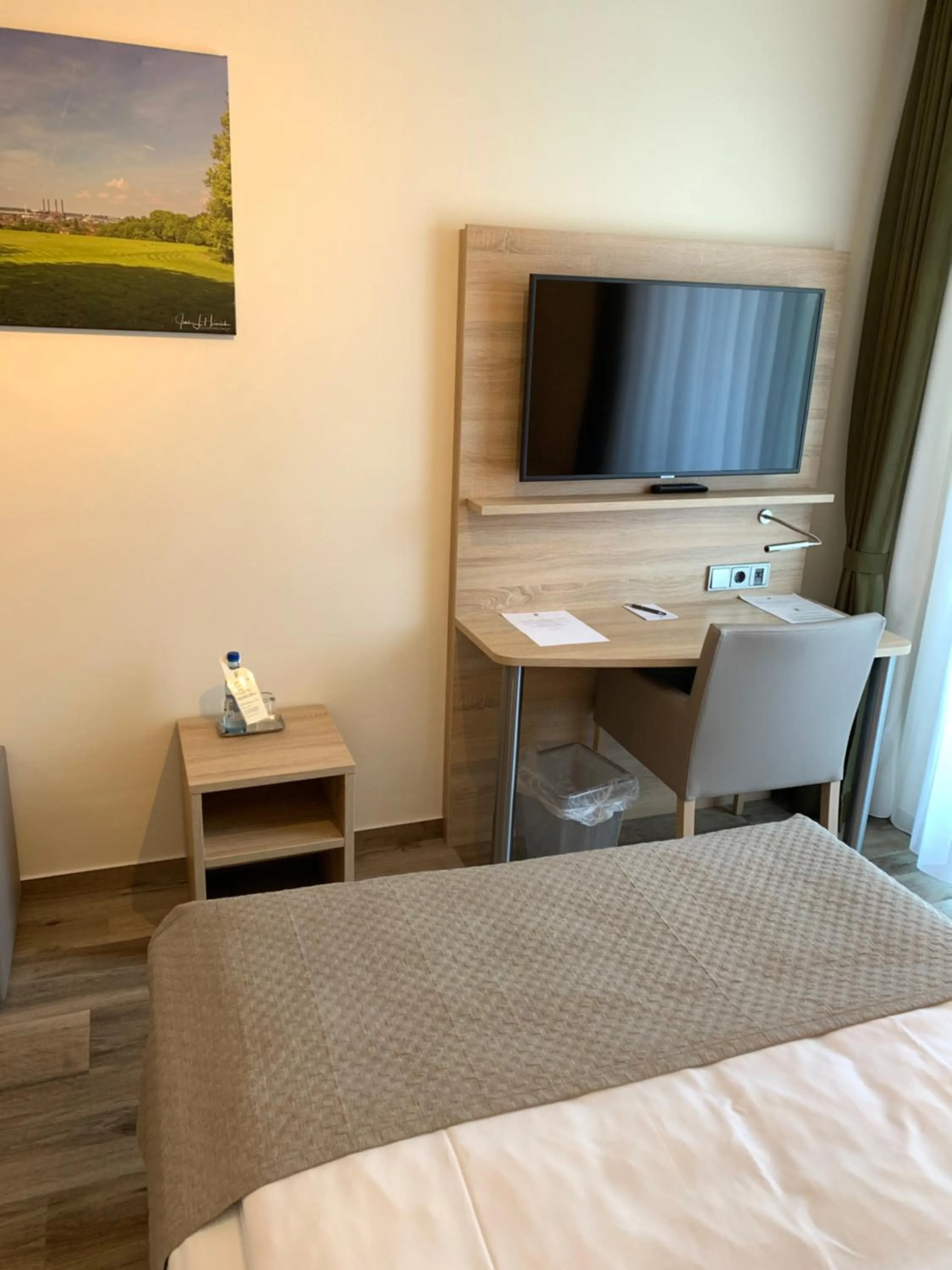 TV and multimedia, Bed in Hotel Fallersleber Spieker