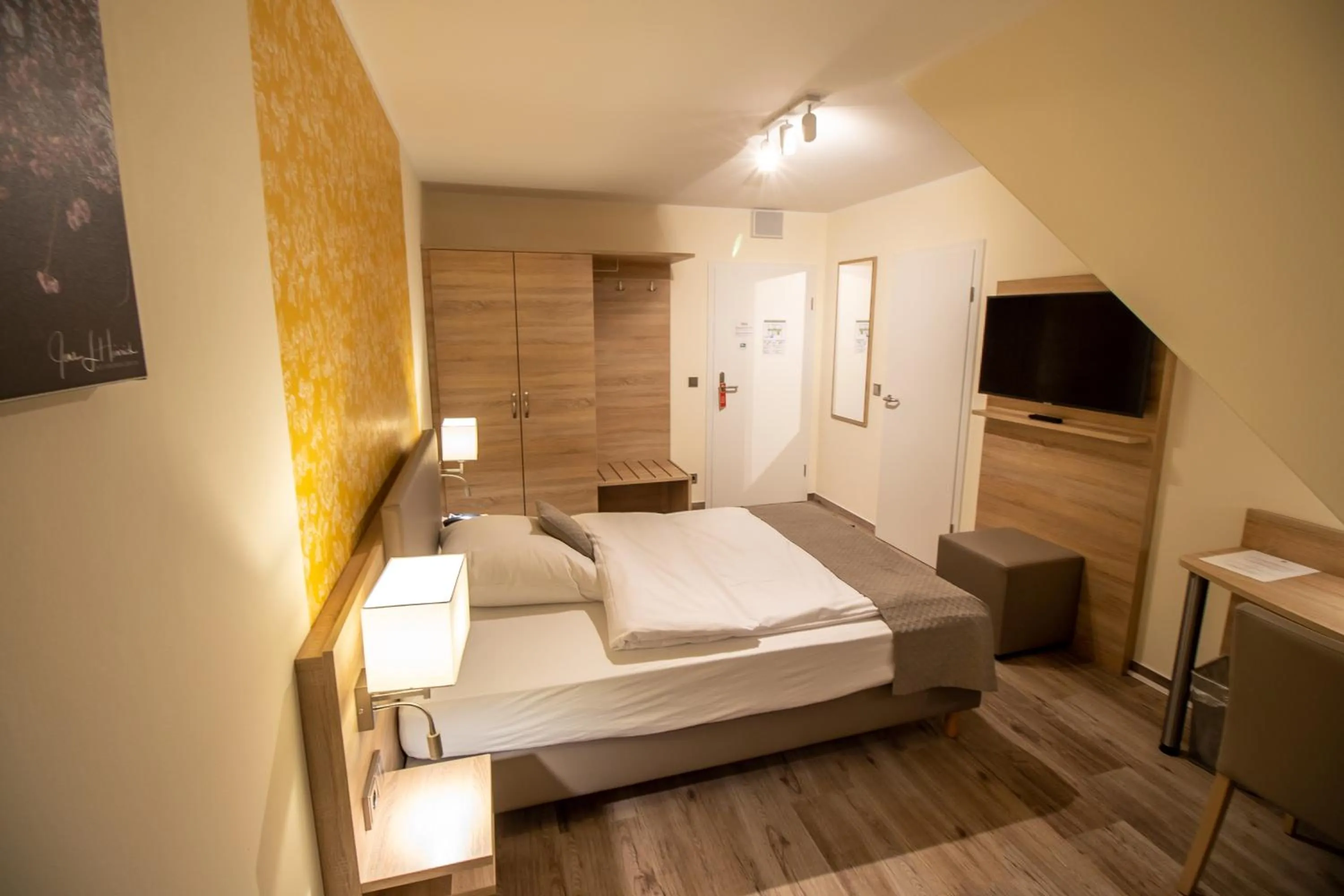 TV and multimedia, Bed in Hotel Fallersleber Spieker