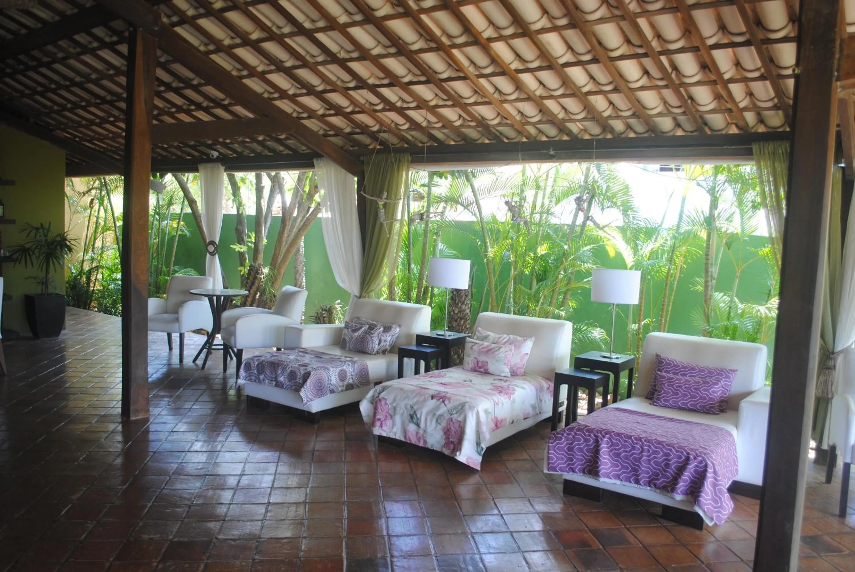 Restaurant/places to eat, Bed in Casa Girassois