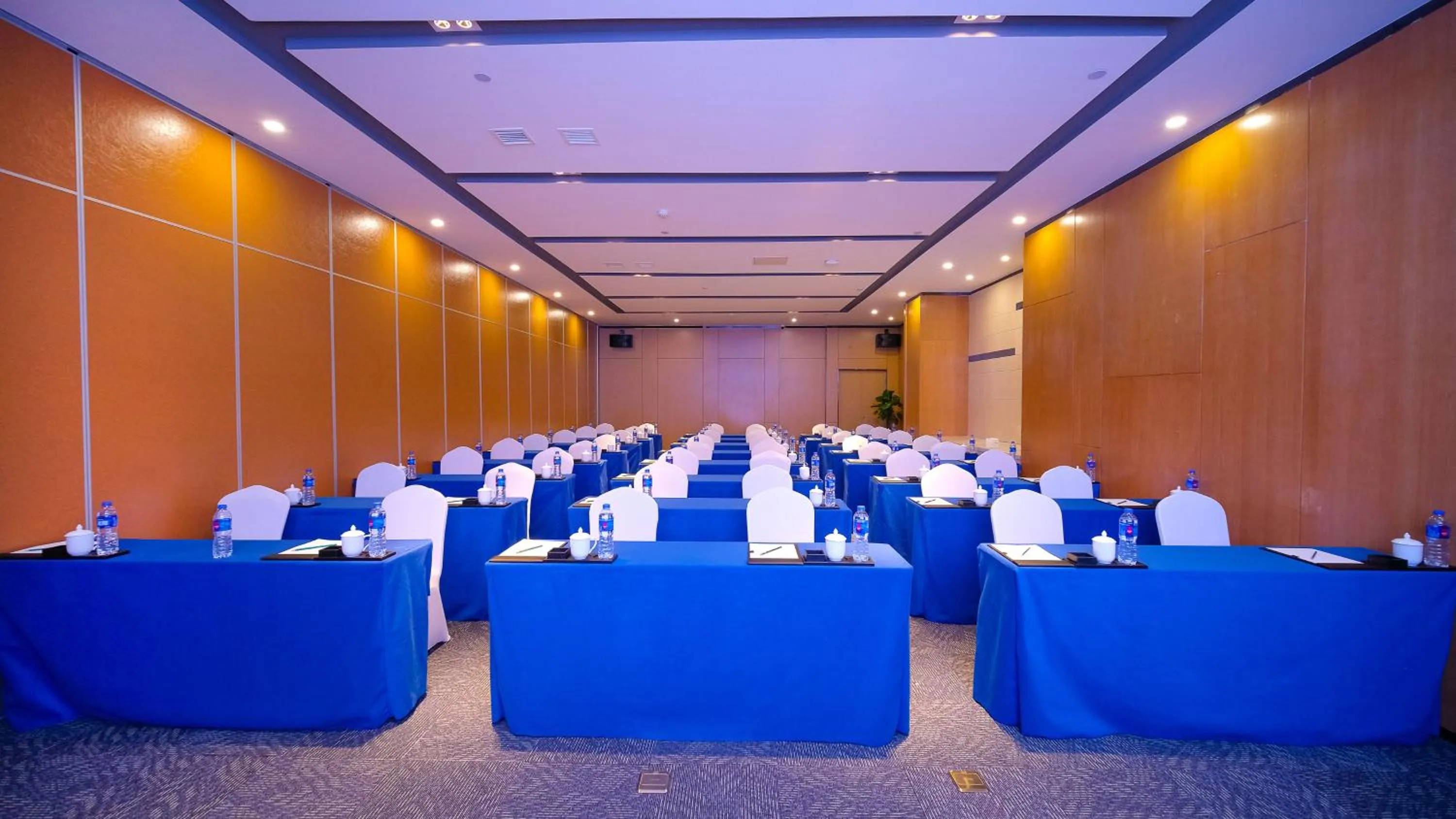 Meeting/conference room in Holiday Inn Express Bengbu Downtown, an IHG Hotel
