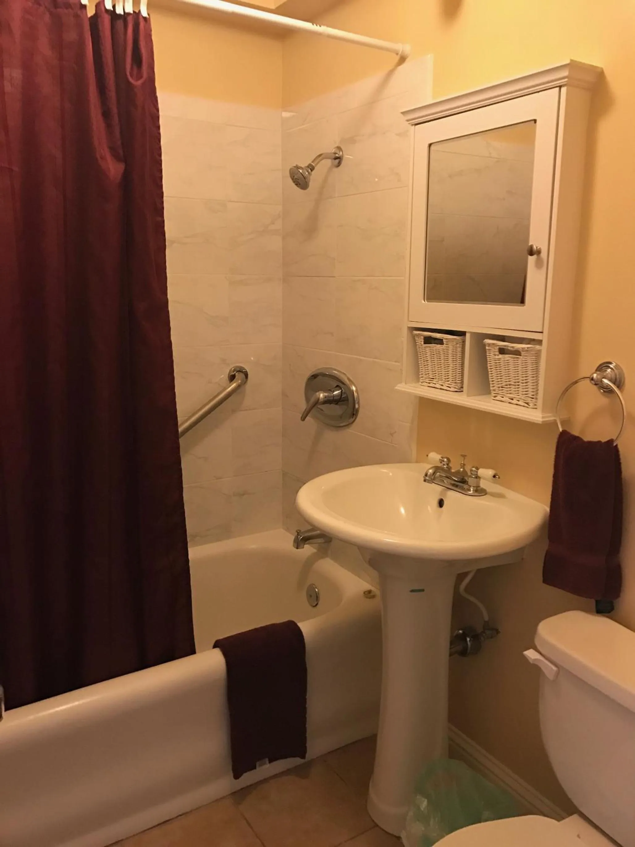 Bathroom in Mayflower Hotel