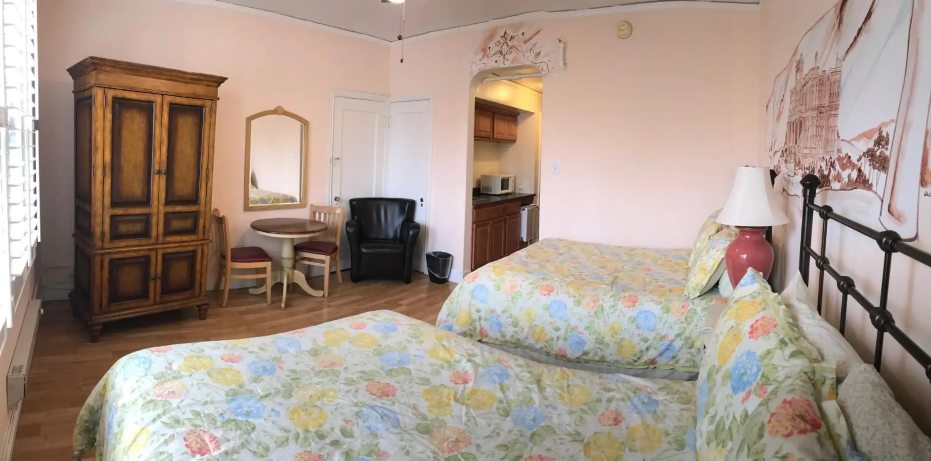 Deluxe Double Room in Mayflower Hotel Deluxe Double Room in Mayflower Hotel