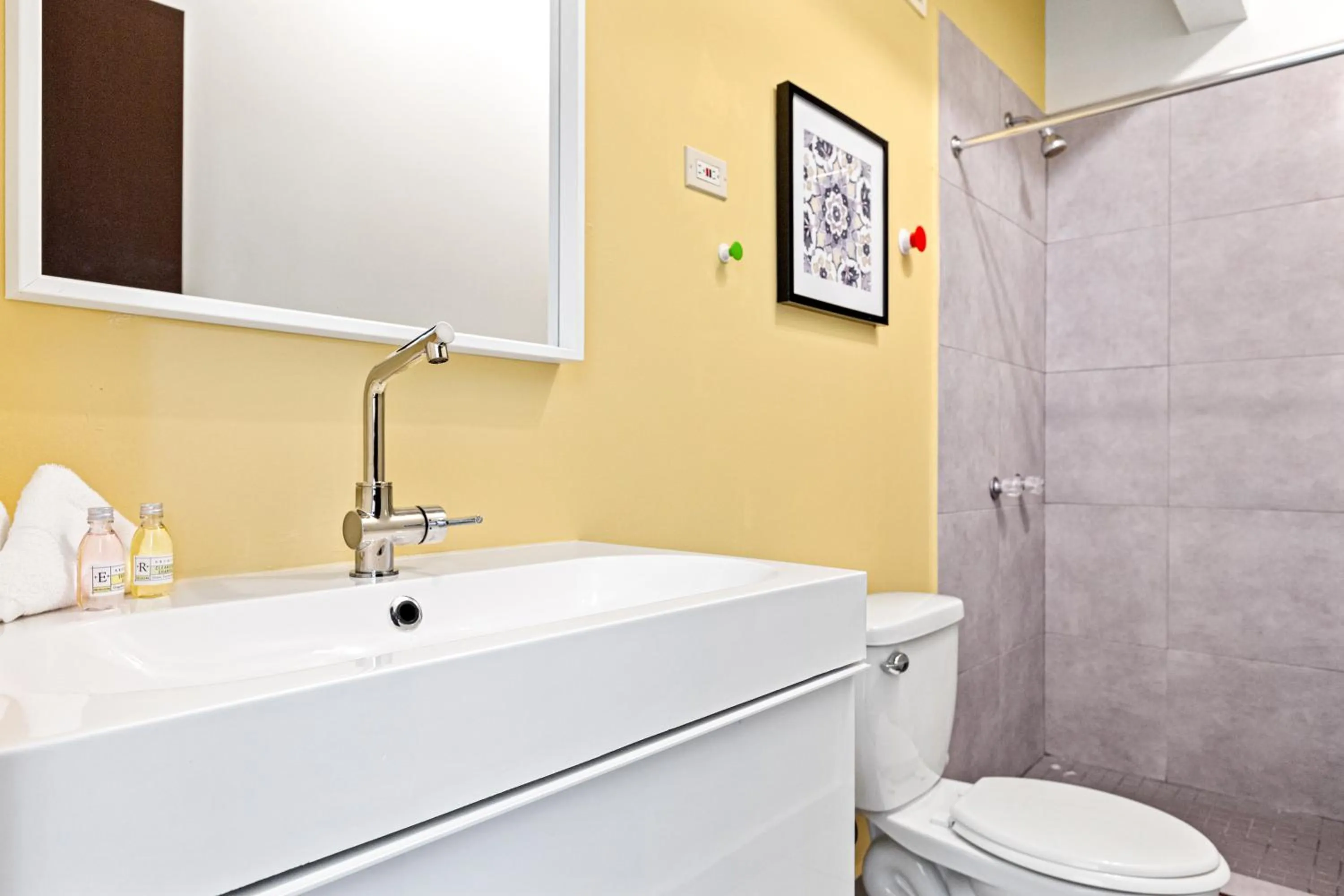 Bathroom in Rincon Plaza Hotel