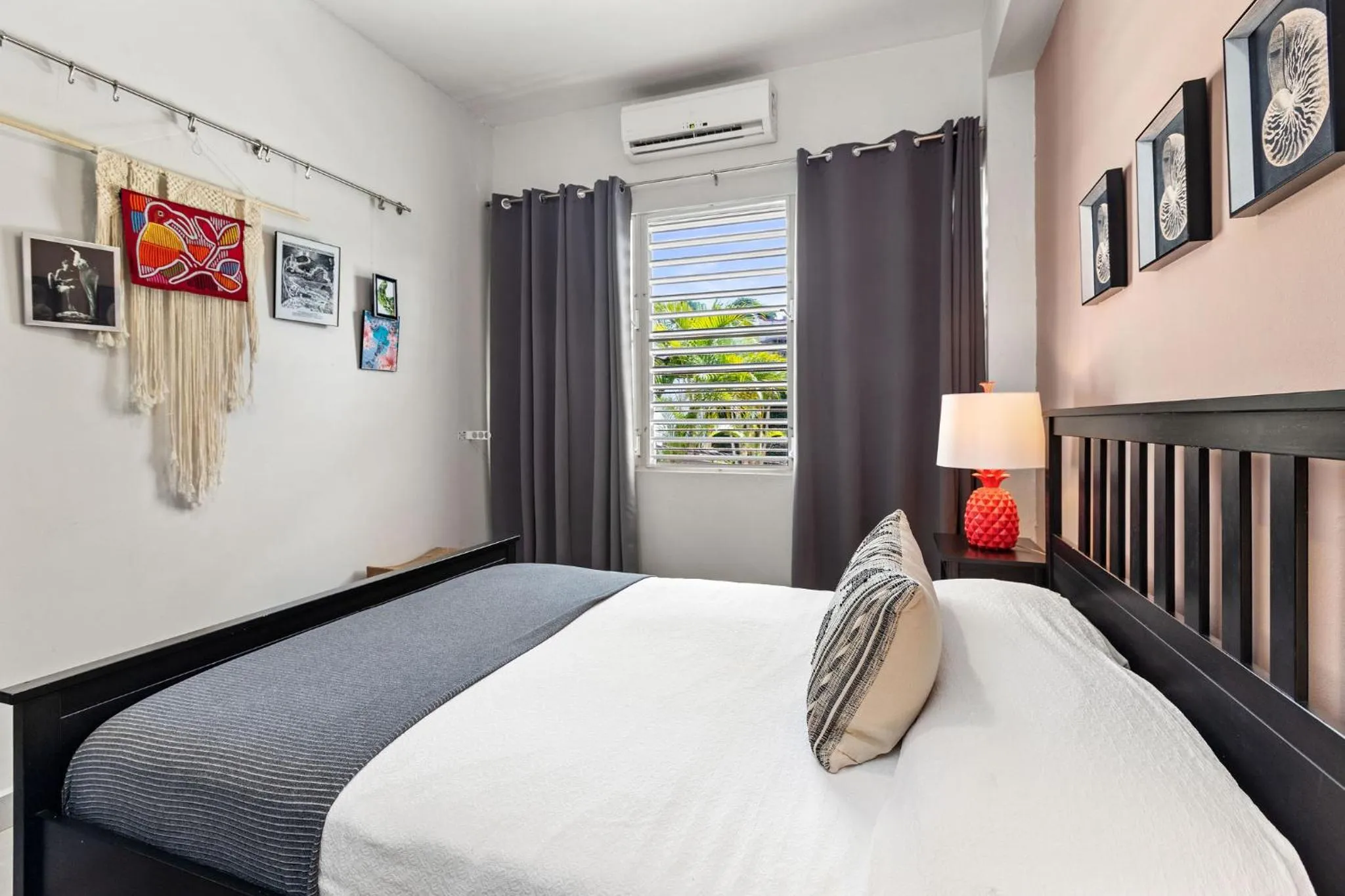 Bed in Rincon Plaza Hotel