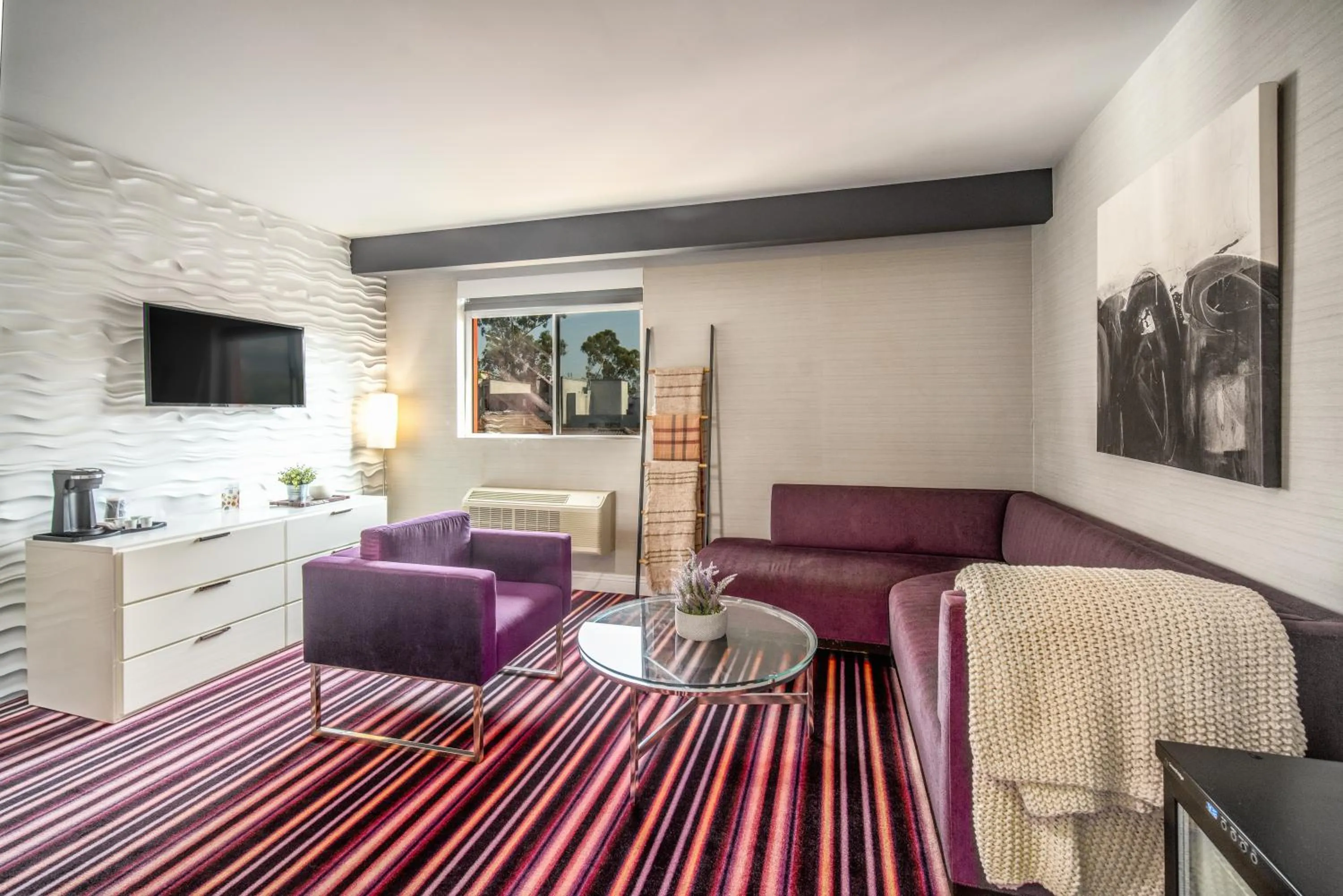 Seating area in Lexen Hotel - Hollywood