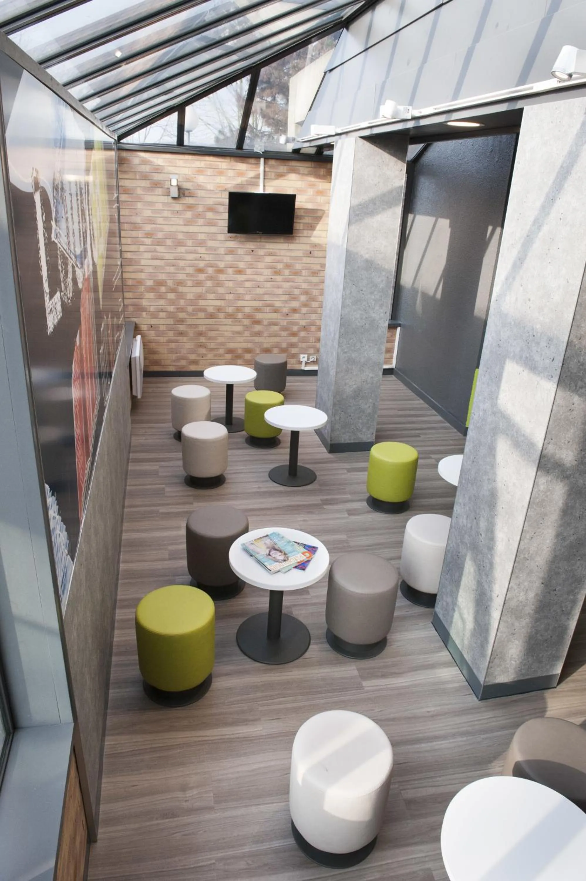 Communal lounge/ TV room in ibis budget Goussainville Charles de Gaulle