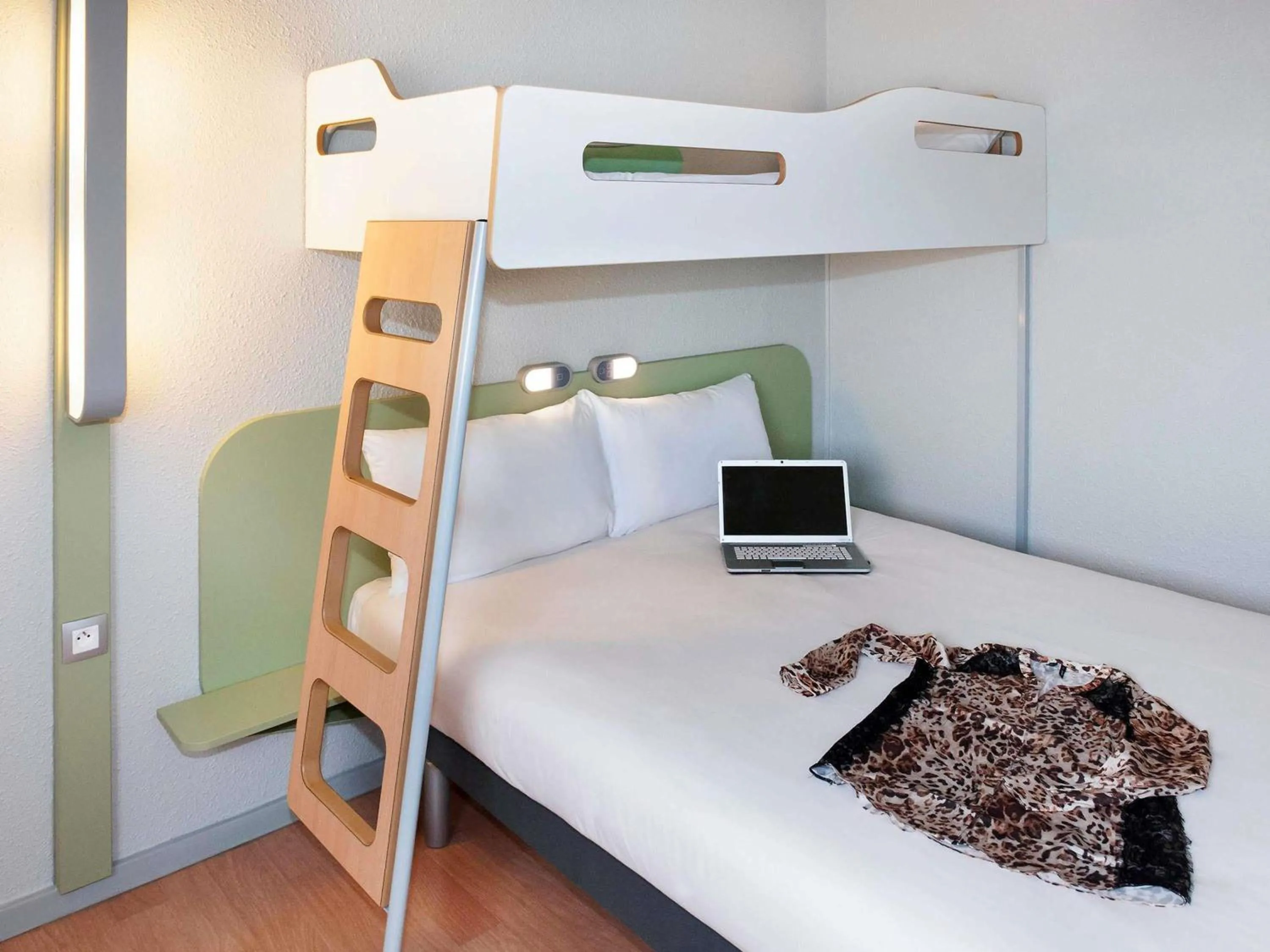 Bedroom, Bed in ibis budget Goussainville Charles de Gaulle