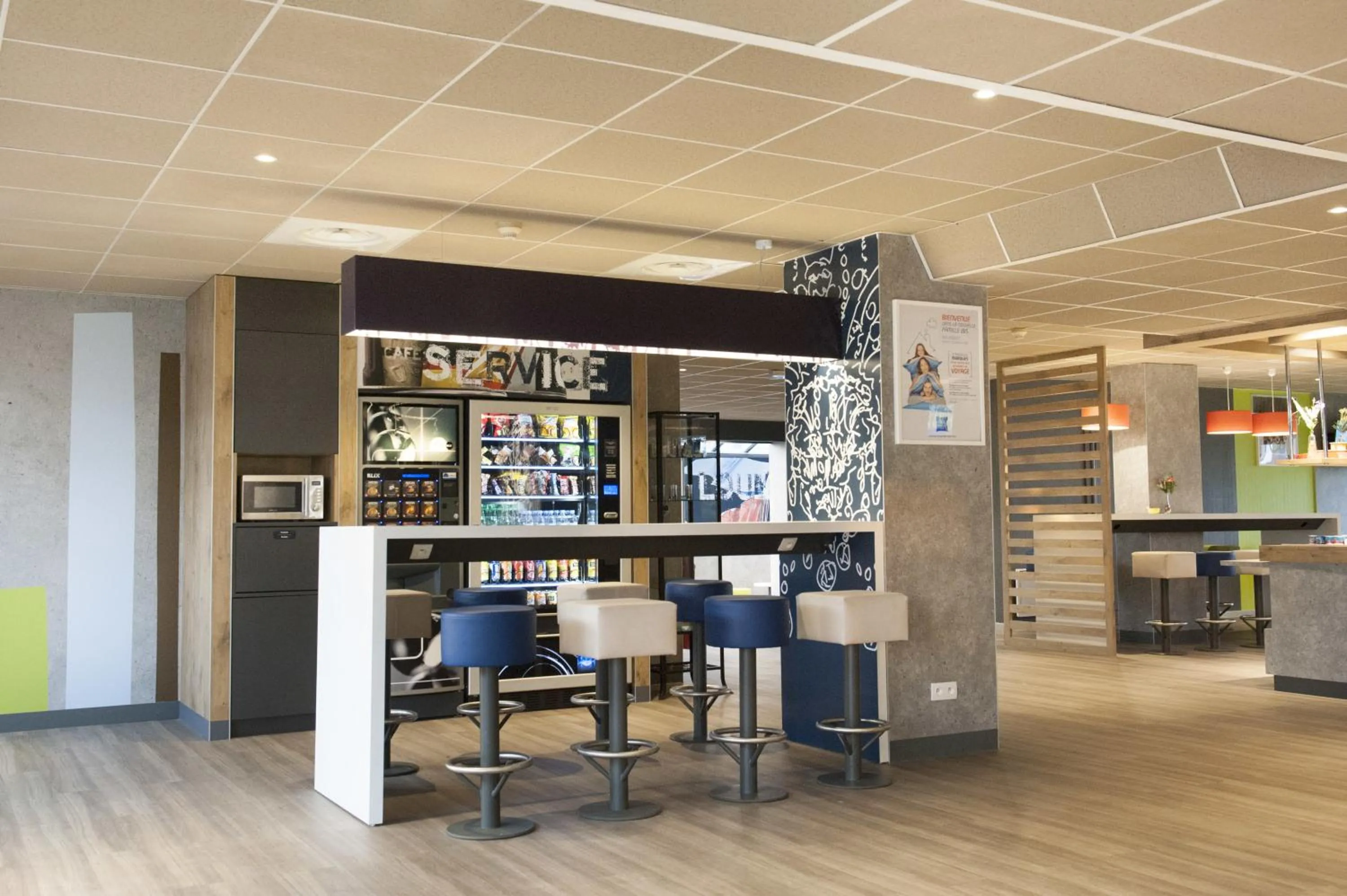 Lounge or bar in ibis budget Goussainville Charles de Gaulle