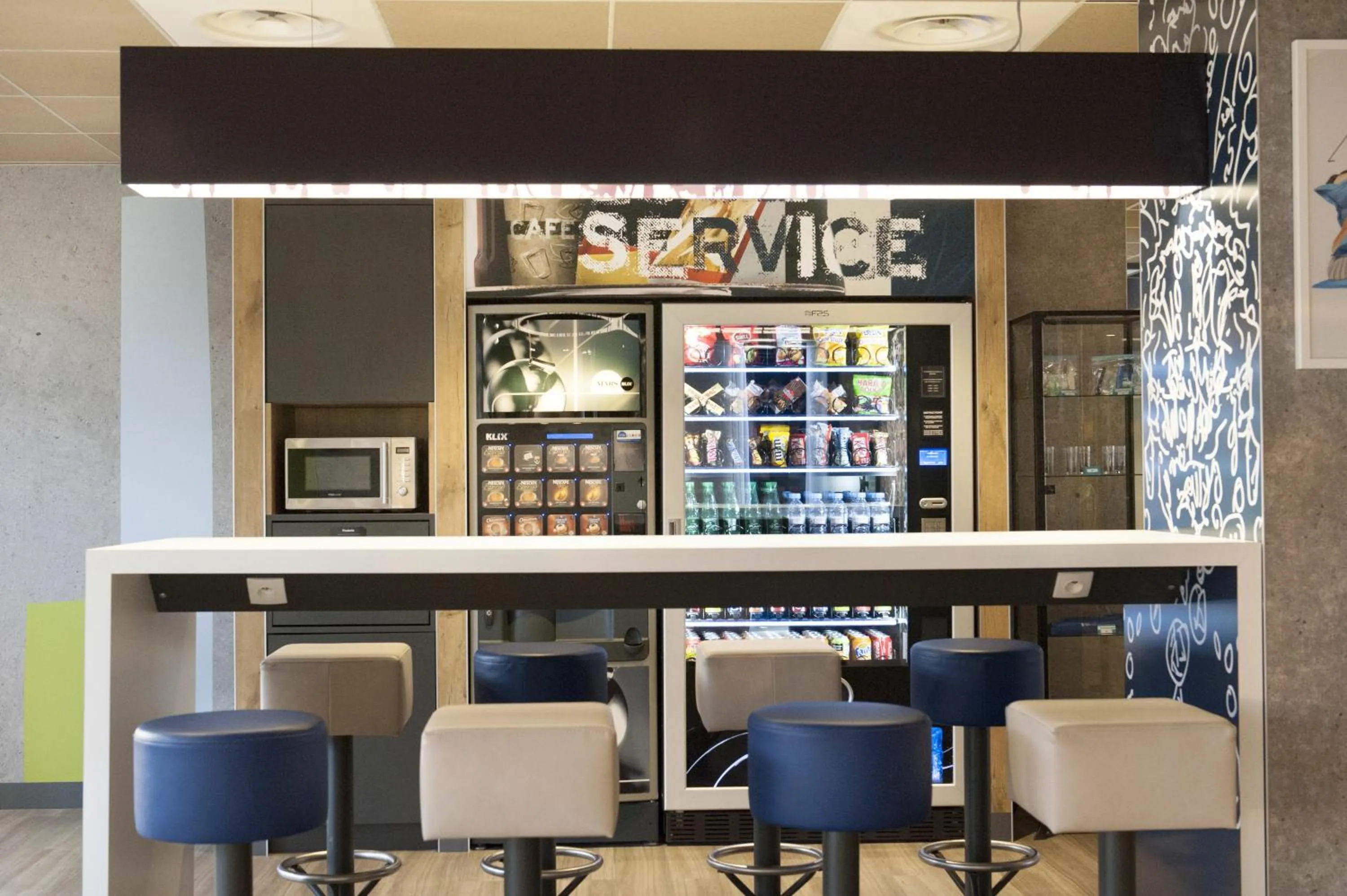 Lounge or bar in ibis budget Goussainville Charles de Gaulle