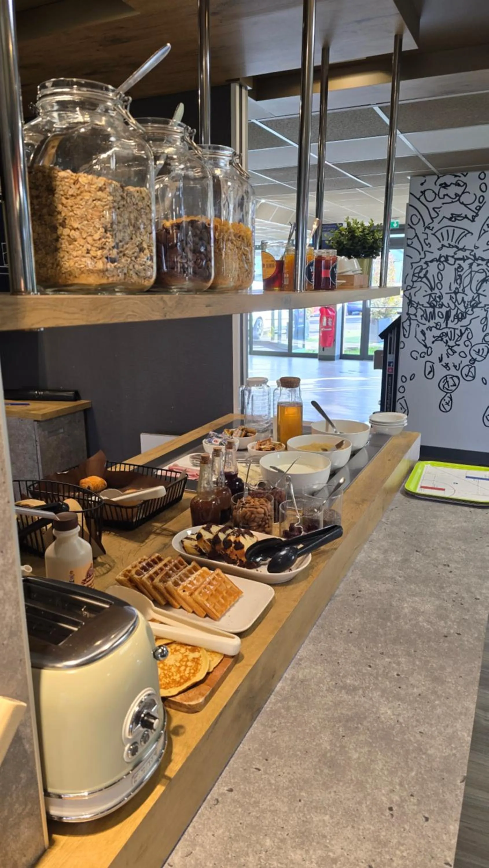 Food and drinks in ibis budget Goussainville Charles de Gaulle