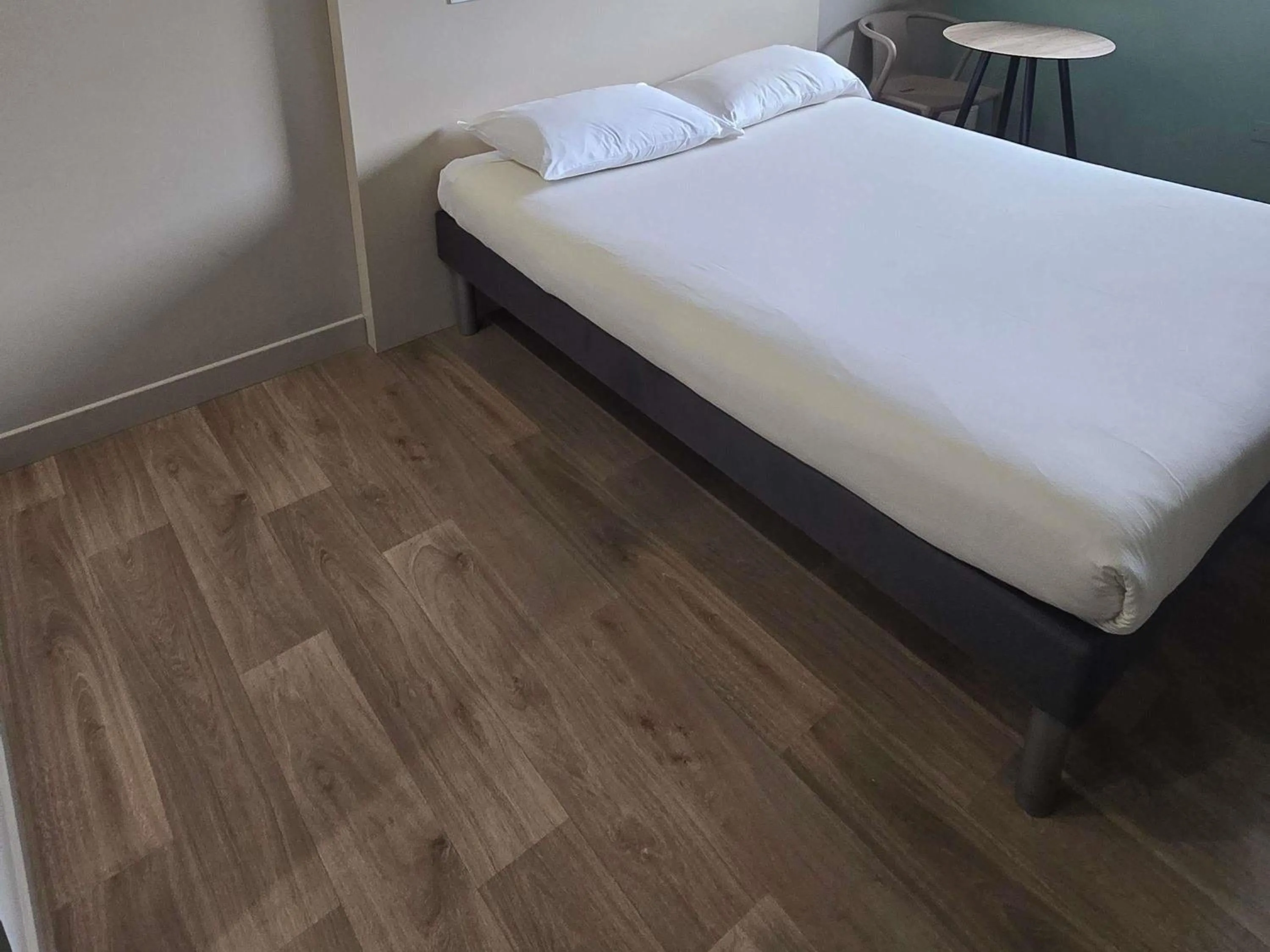 Bedroom, Bed in ibis budget Goussainville Charles de Gaulle