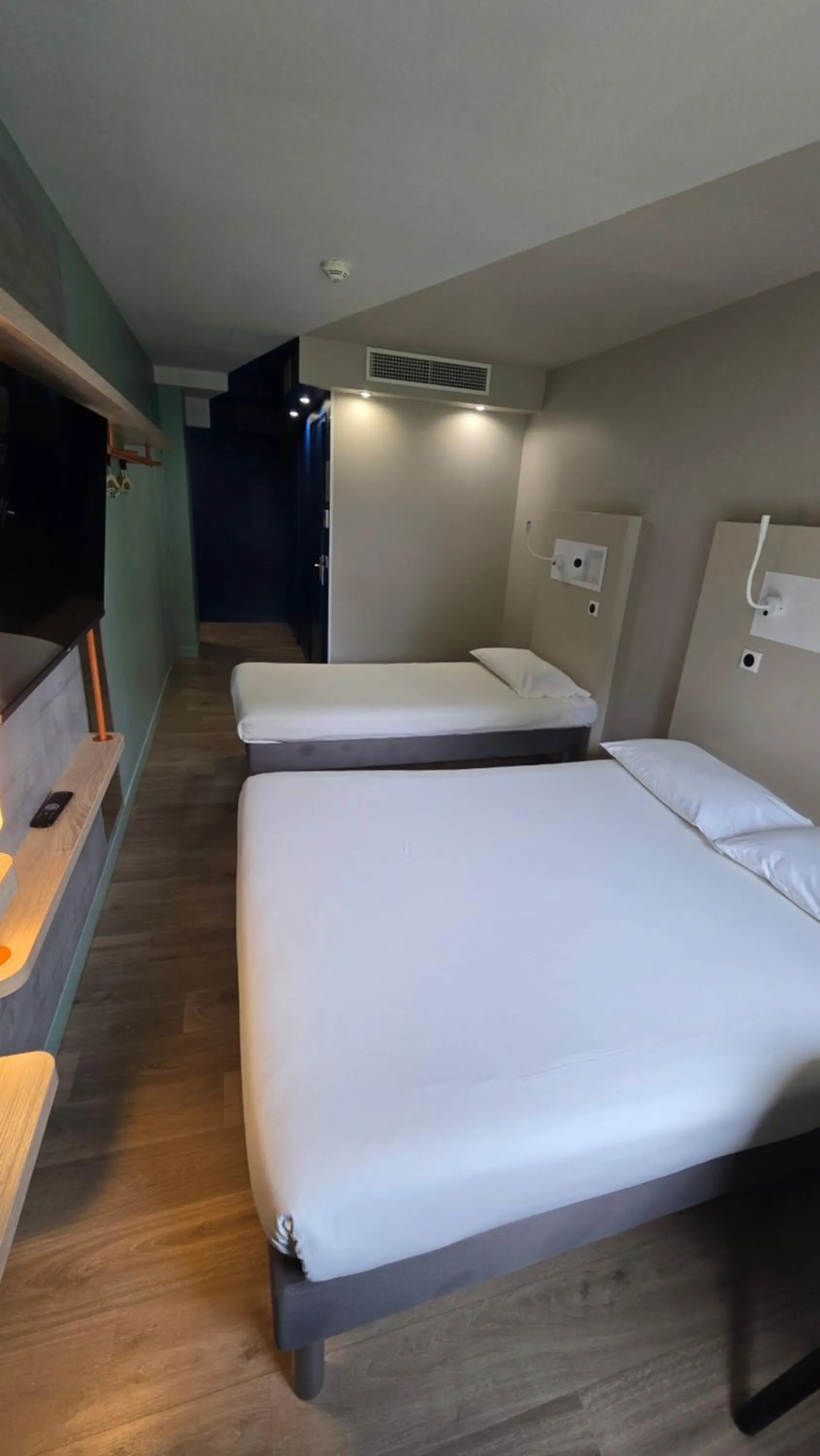 Bed in ibis budget Goussainville Charles de Gaulle