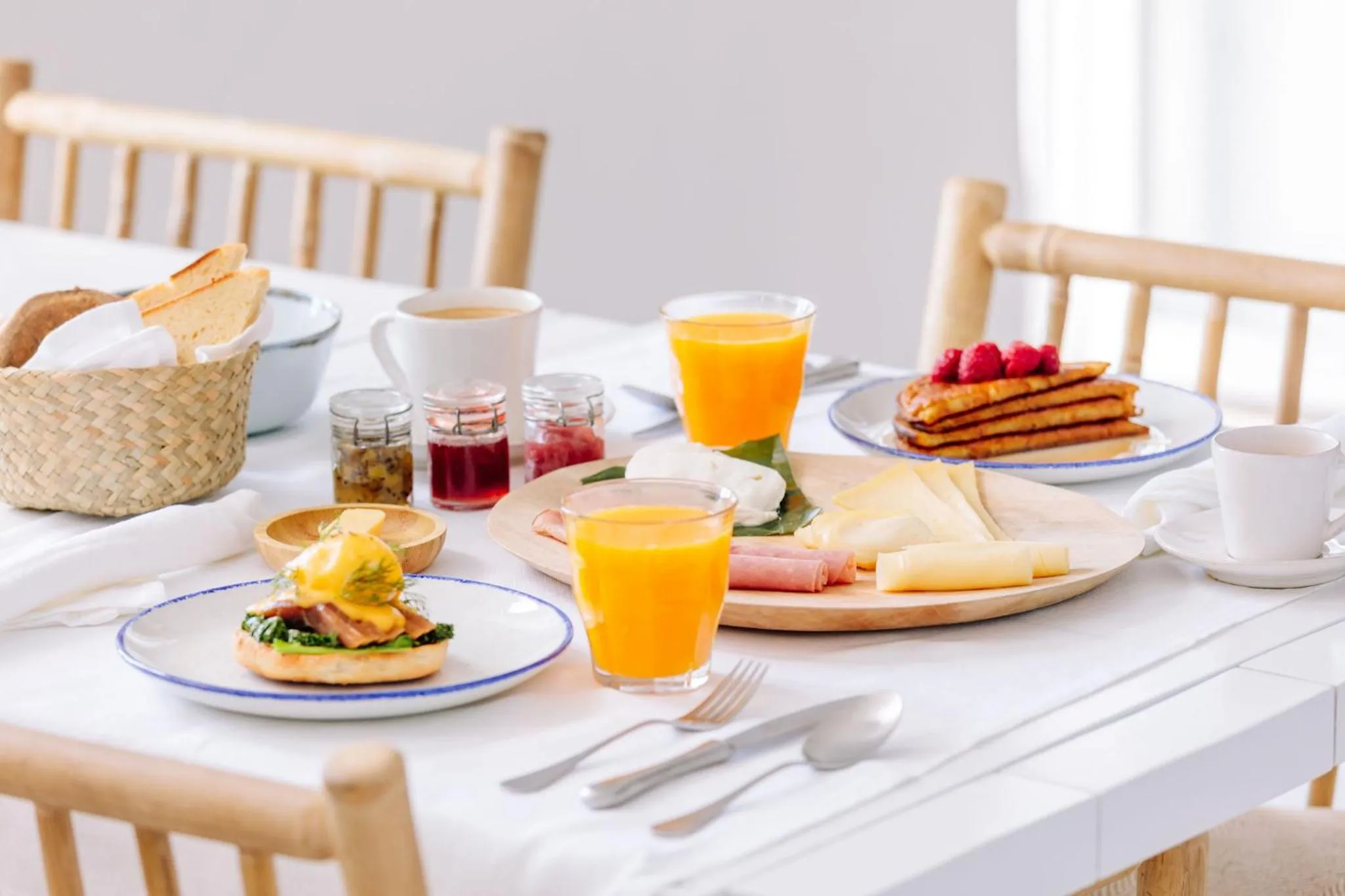 Breakfast in White Exclusive Suites & Villas
