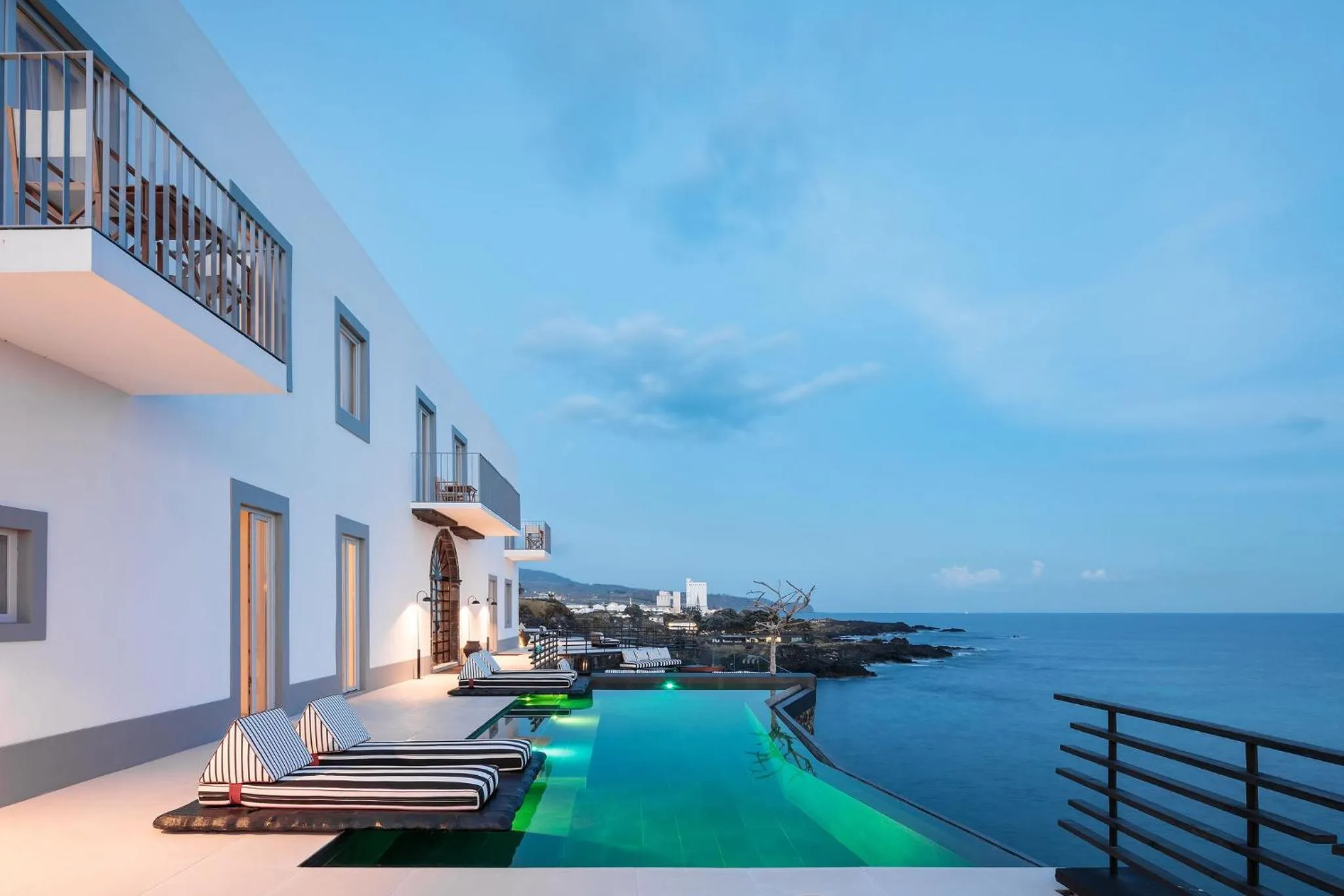 Property building in White Exclusive Suites & Villas