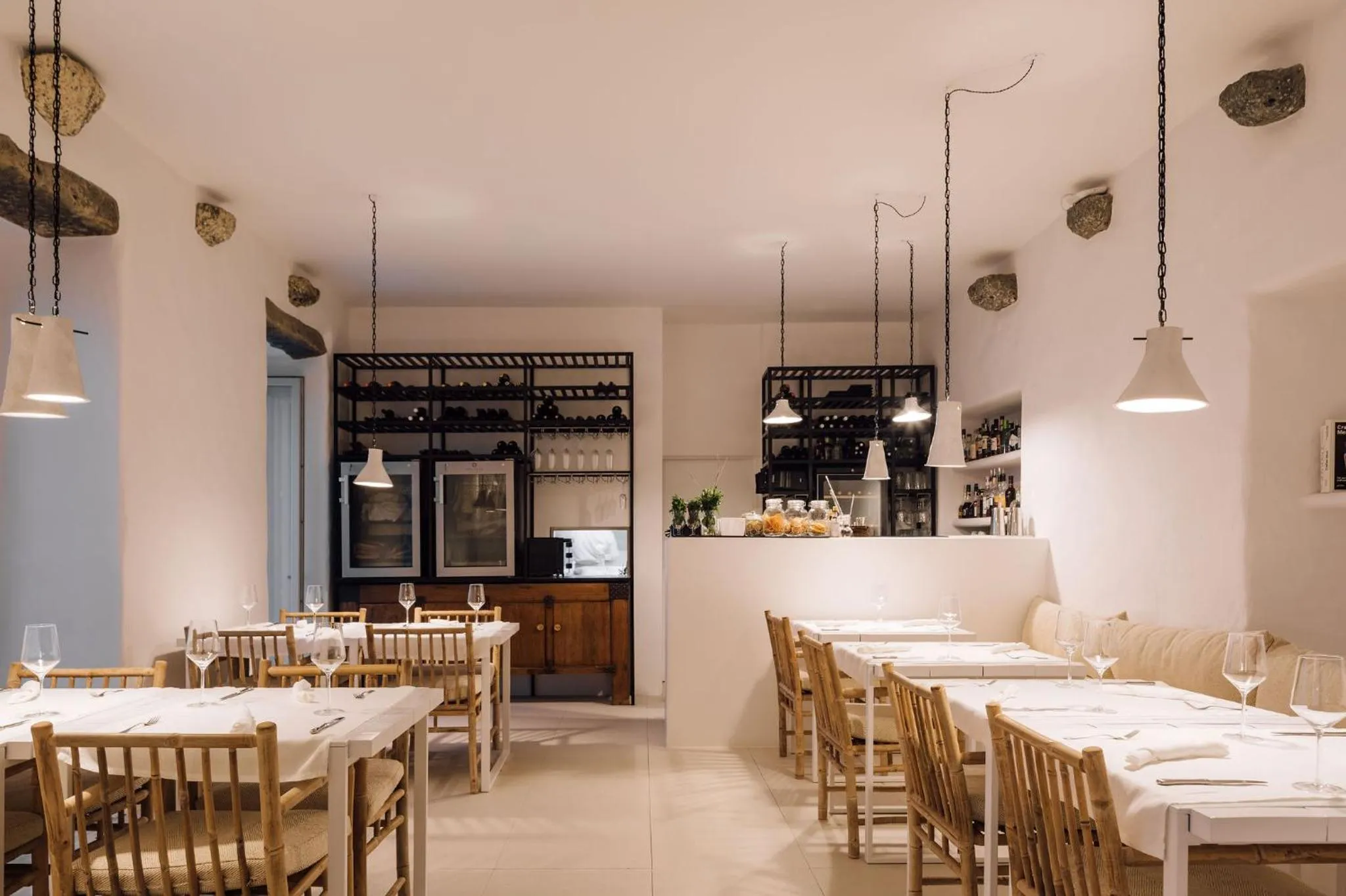 Restaurant/places to eat in White Exclusive Suites & Villas