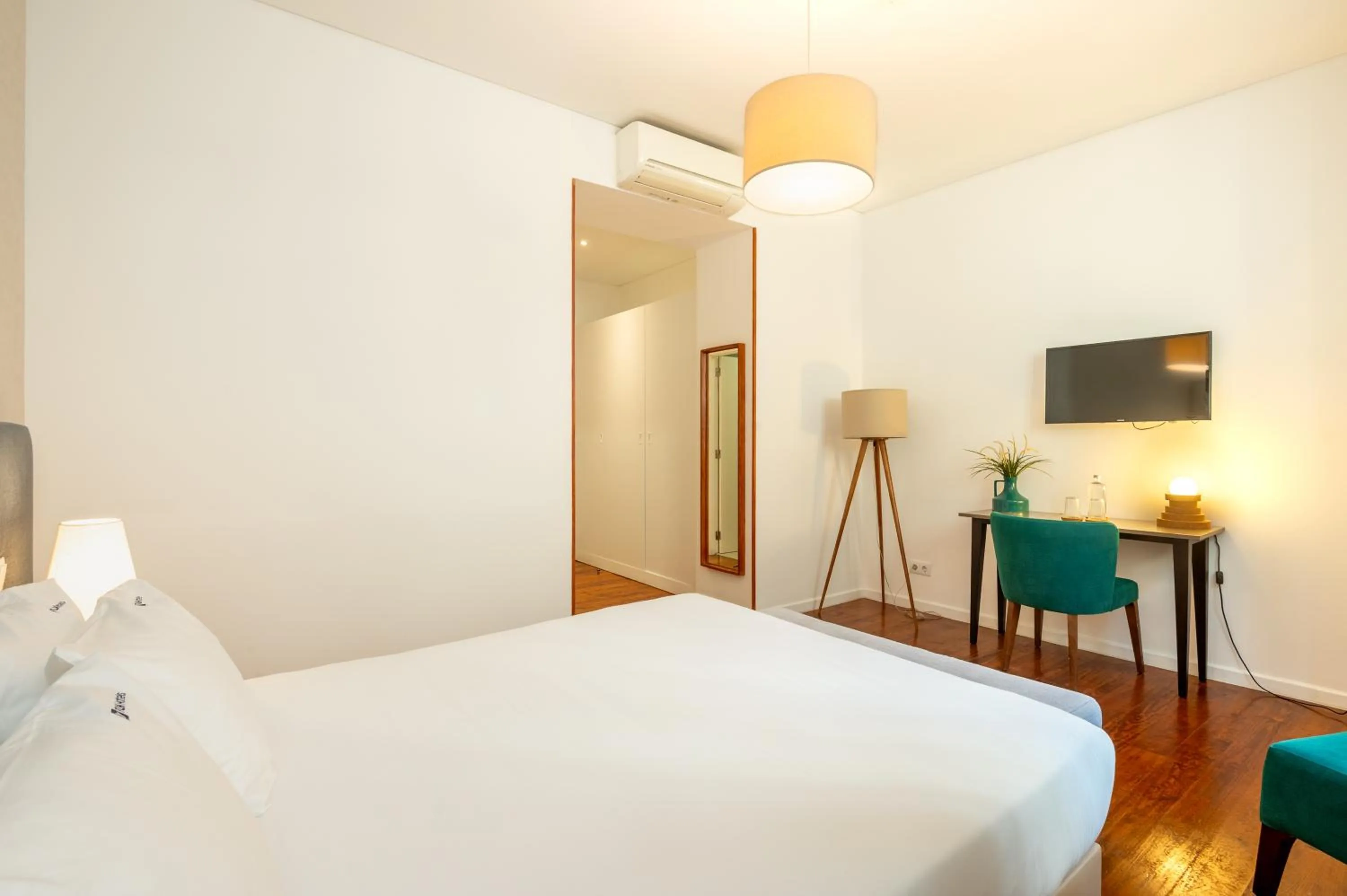 Bedroom, Bed in Bica FLH Suites