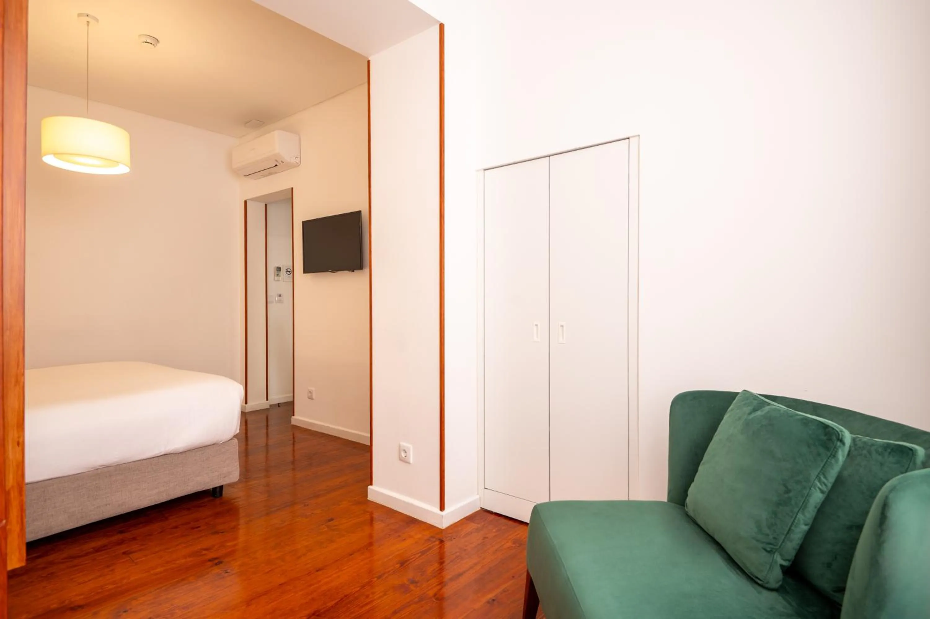 Bedroom, Bed in Bica FLH Suites