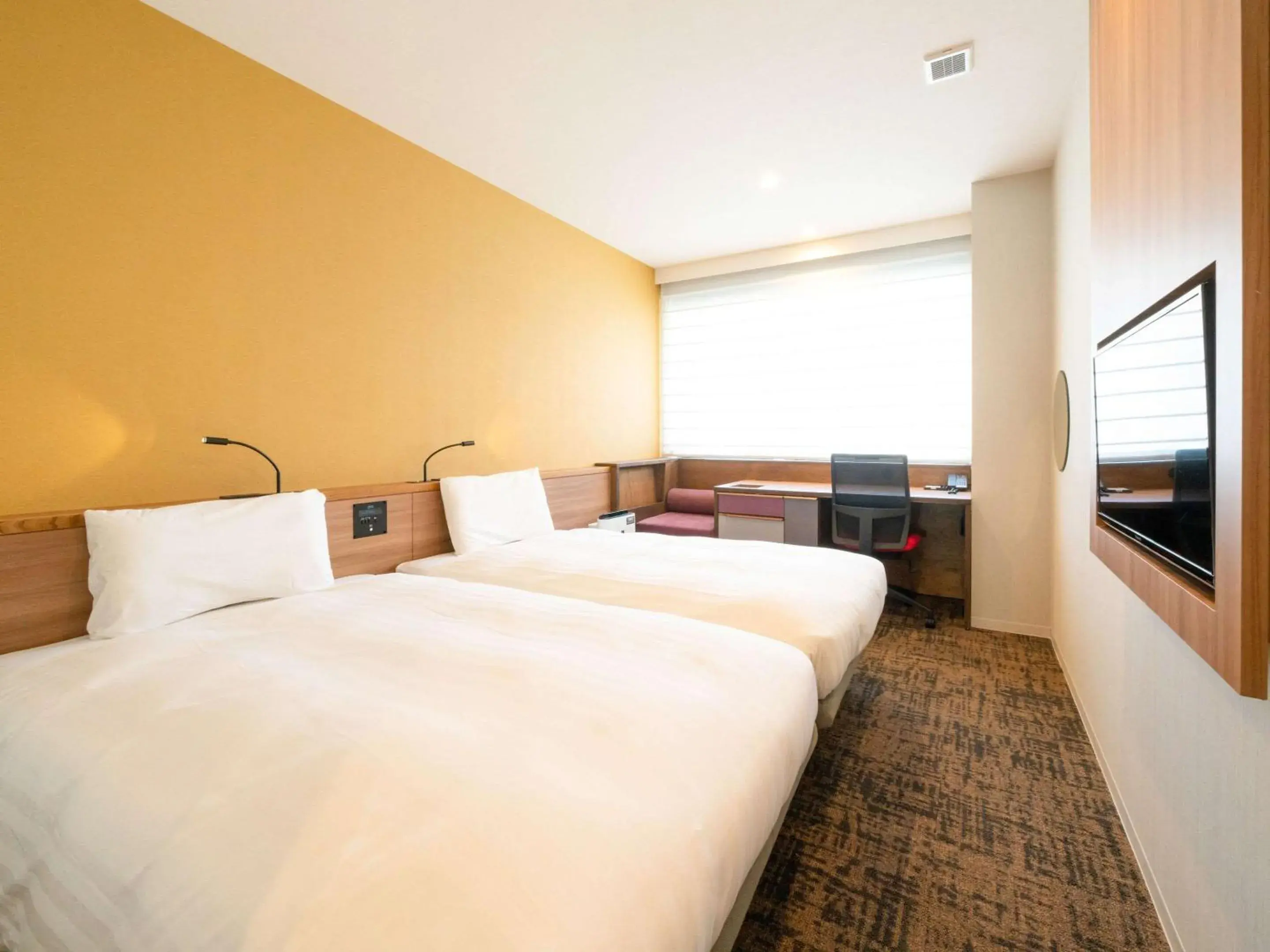 Economy Twin Room 2 - Non-Smoking in Comfort Inn Fukuoka Tenjin Economy Twin Room 2 - Non-Smoking in Comfort Inn Fukuoka Tenjin