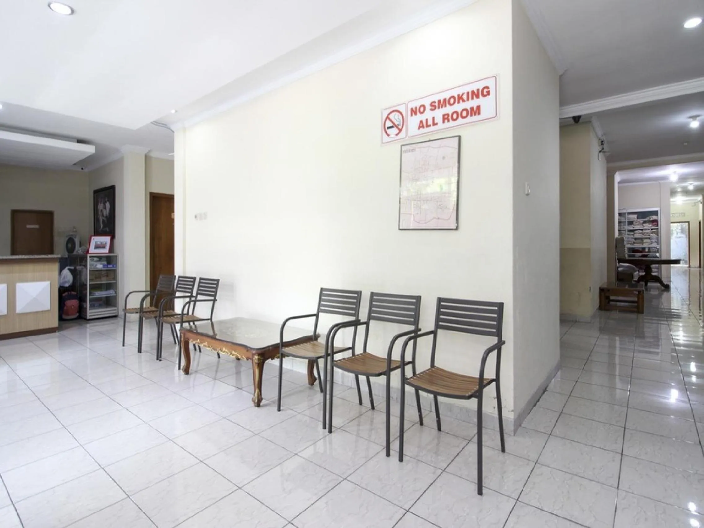 Lobby or reception in RedDoorz Plus near Stadion Mandala Krida