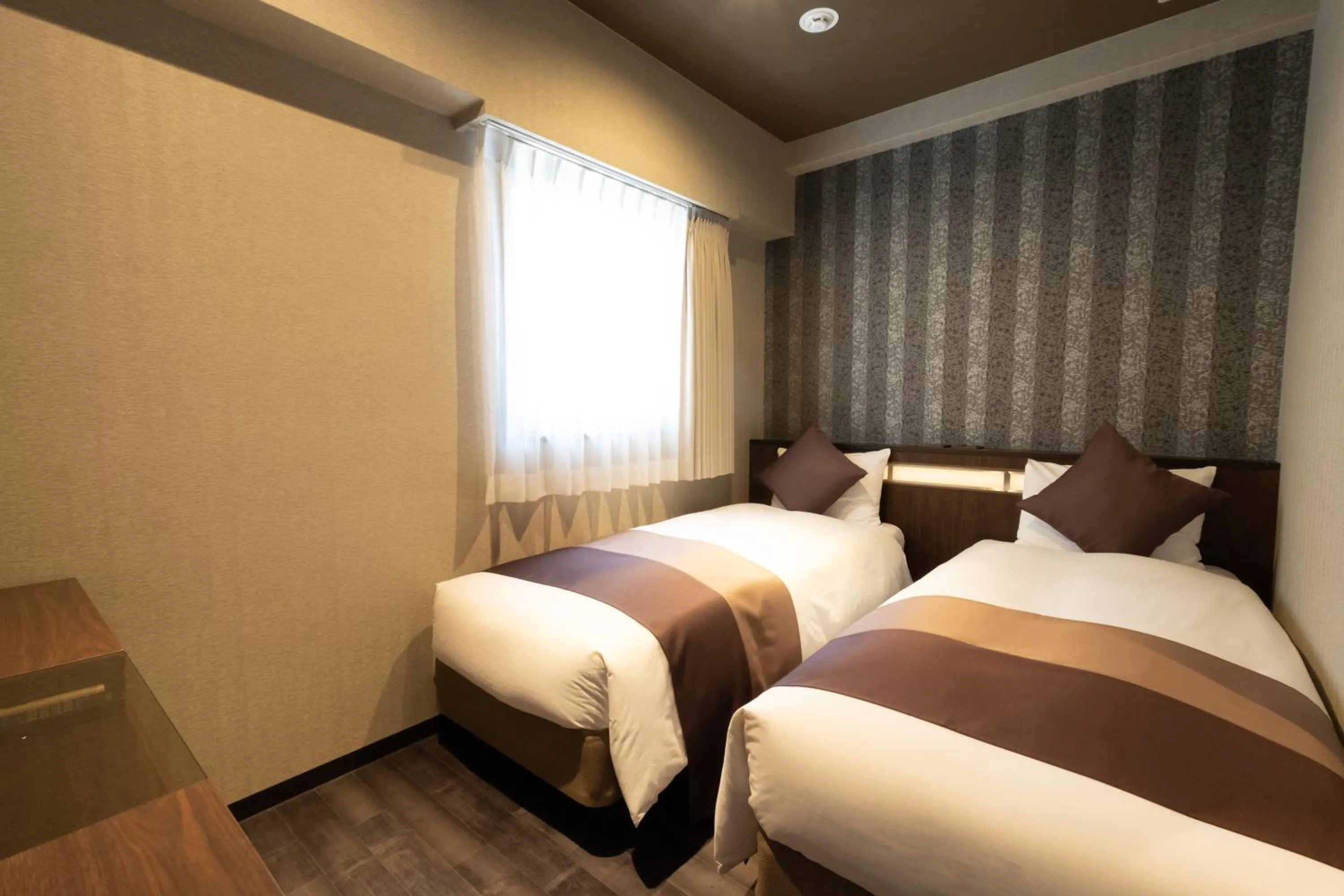 Twin Room - Check-out at 12:00 pm - Non-Smoking in Nipponbashi Luxe Hotel