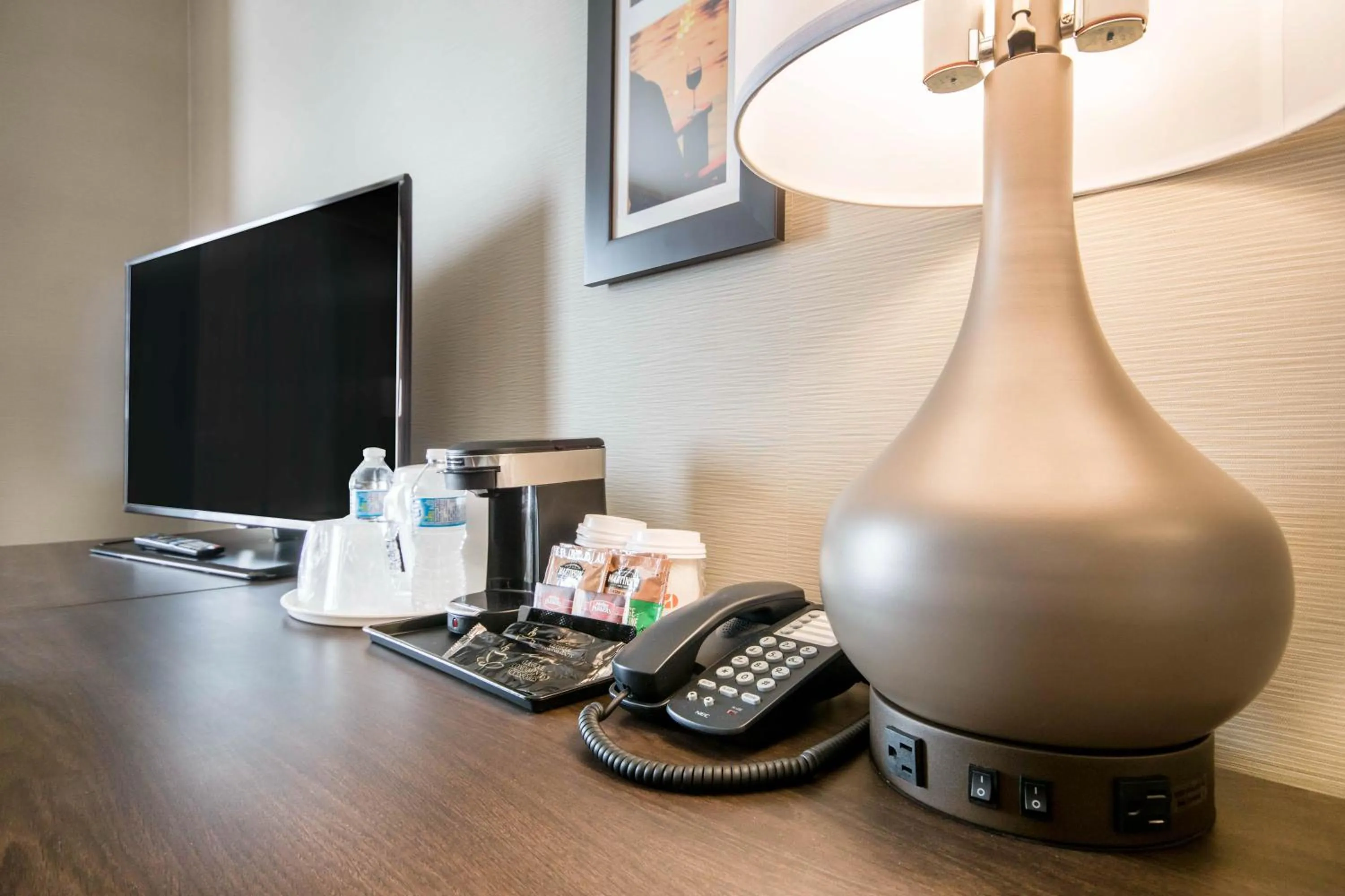 Coffee/tea facilities in Comfort Inn & Suites Merritt