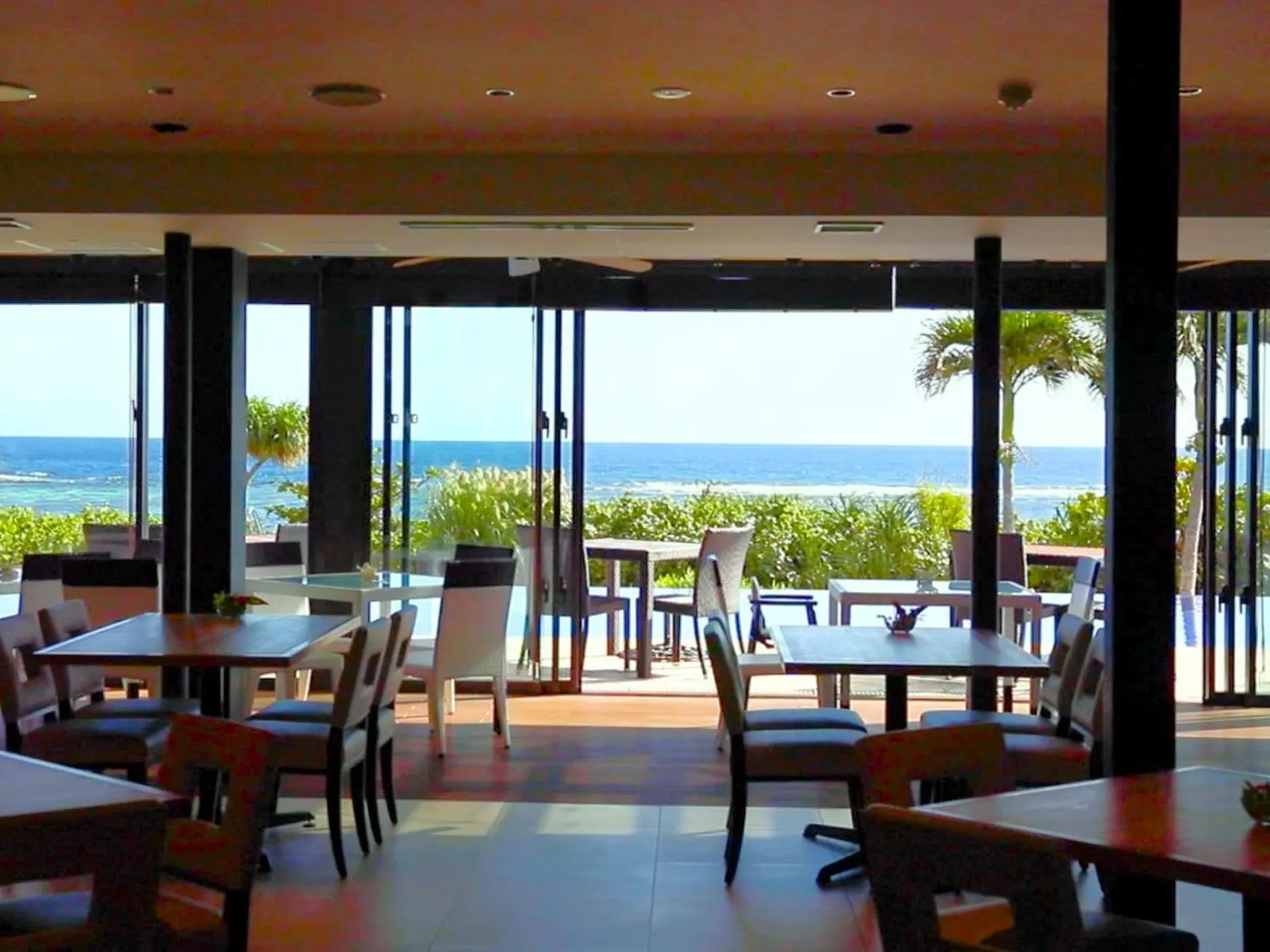 Restaurant/places to eat in Allamanda Imgya Coral Village