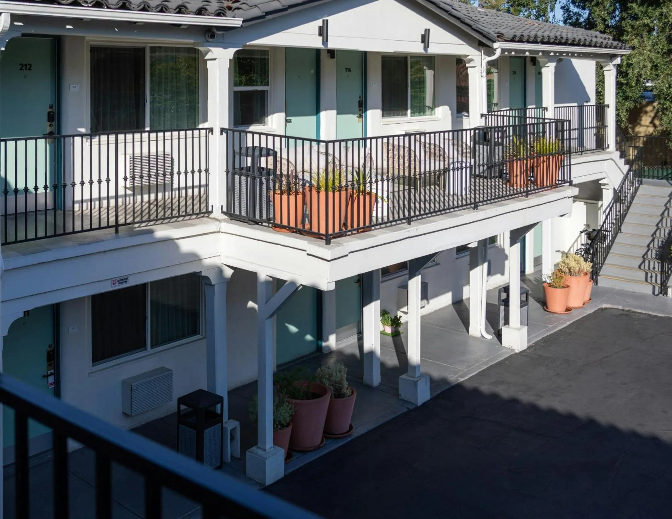 Property building in Leland Hotel Palo Alto
