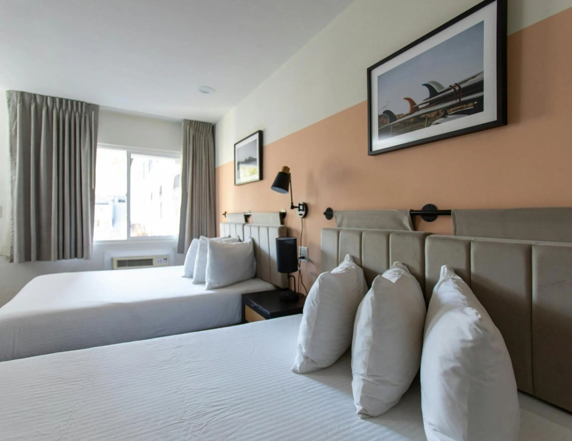 Photo of the whole room, Bed in Leland Hotel Palo Alto