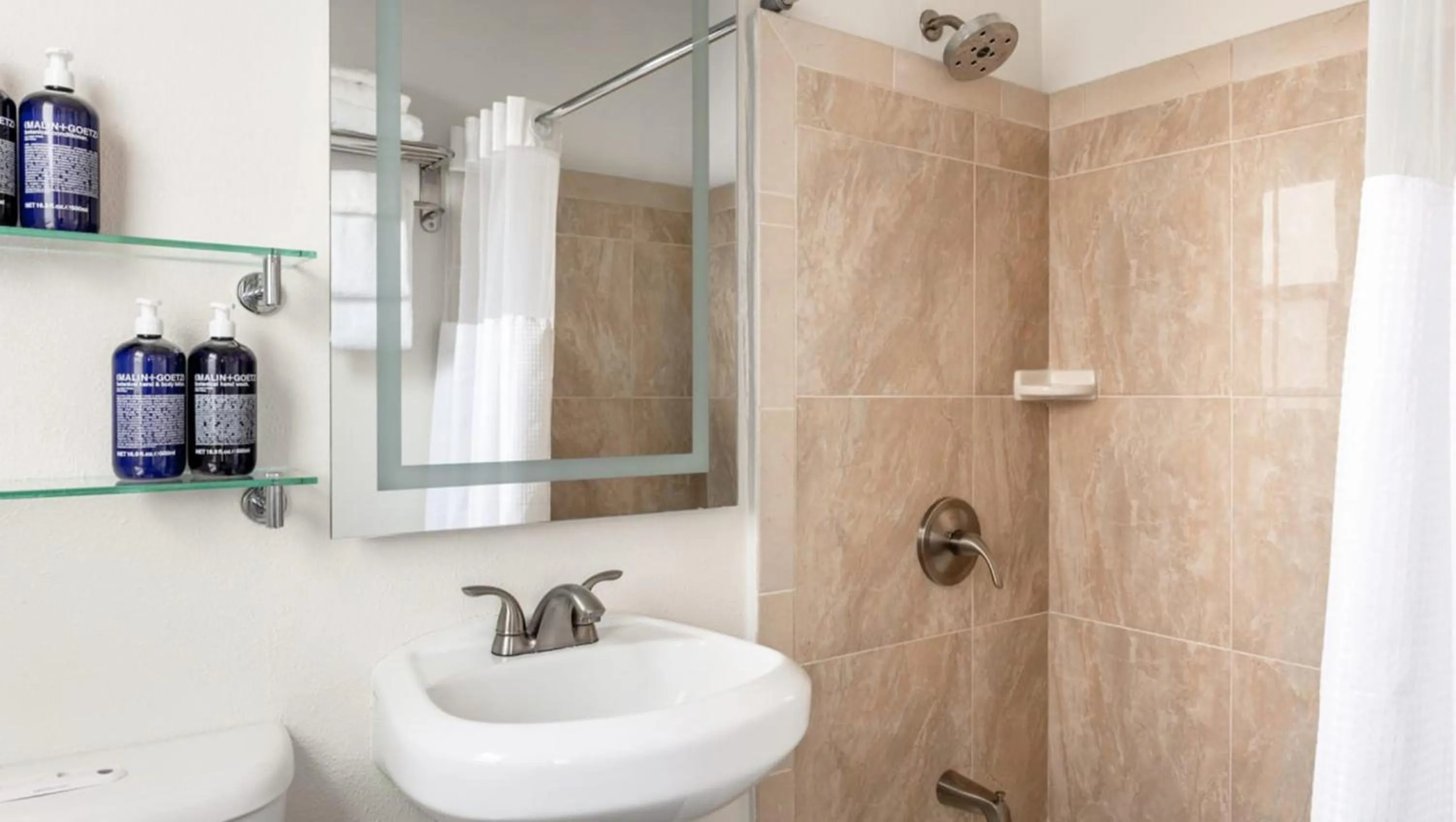 Bathroom in Leland Hotel Palo Alto