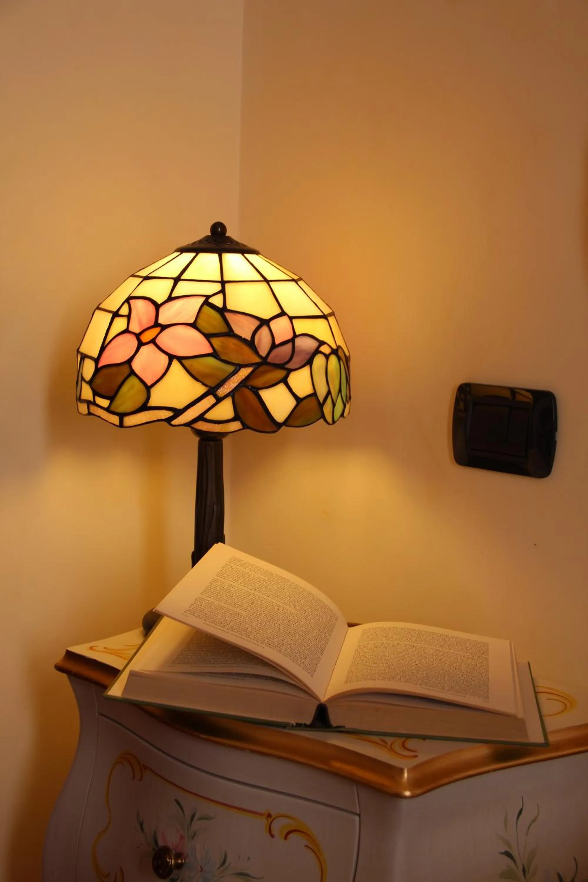 Decorative detail in Angeles Inn