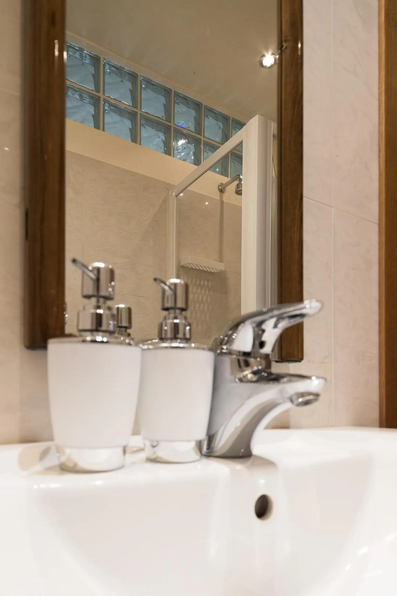 Bathroom in Angeles Inn