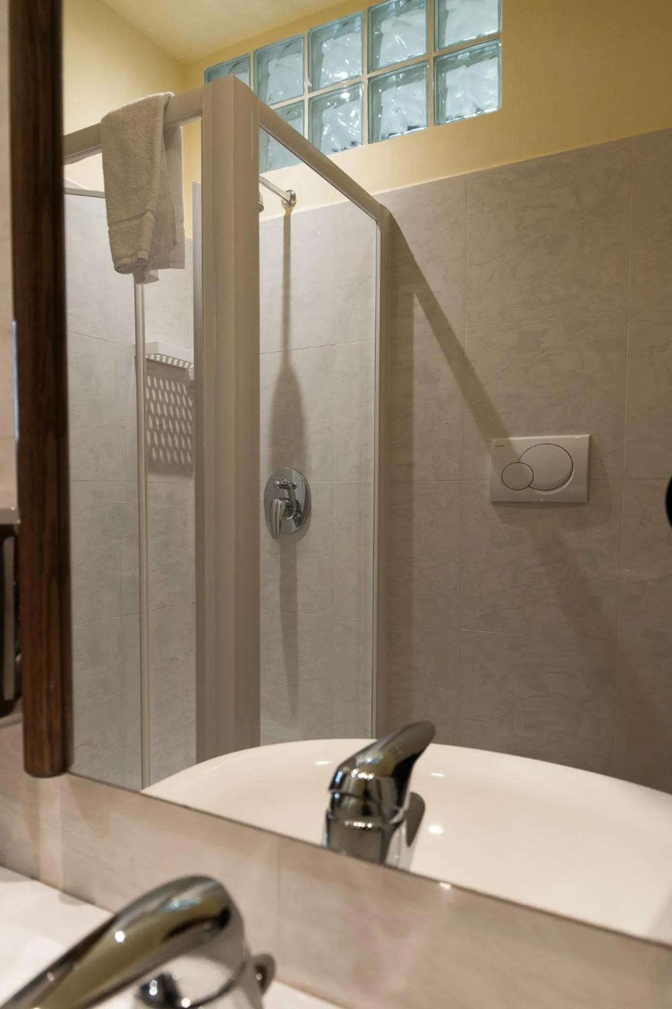 Bathroom in Angeles Inn