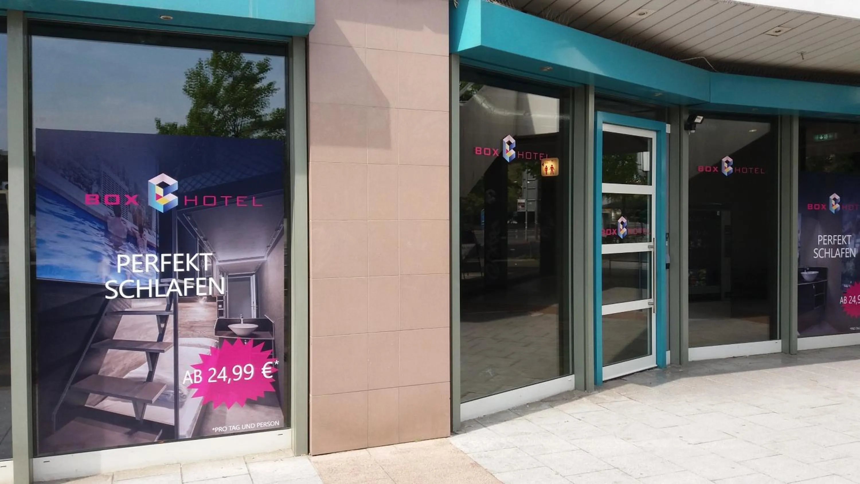 Facade/entrance in BoxHotel Göttingen (App Based Hotel)