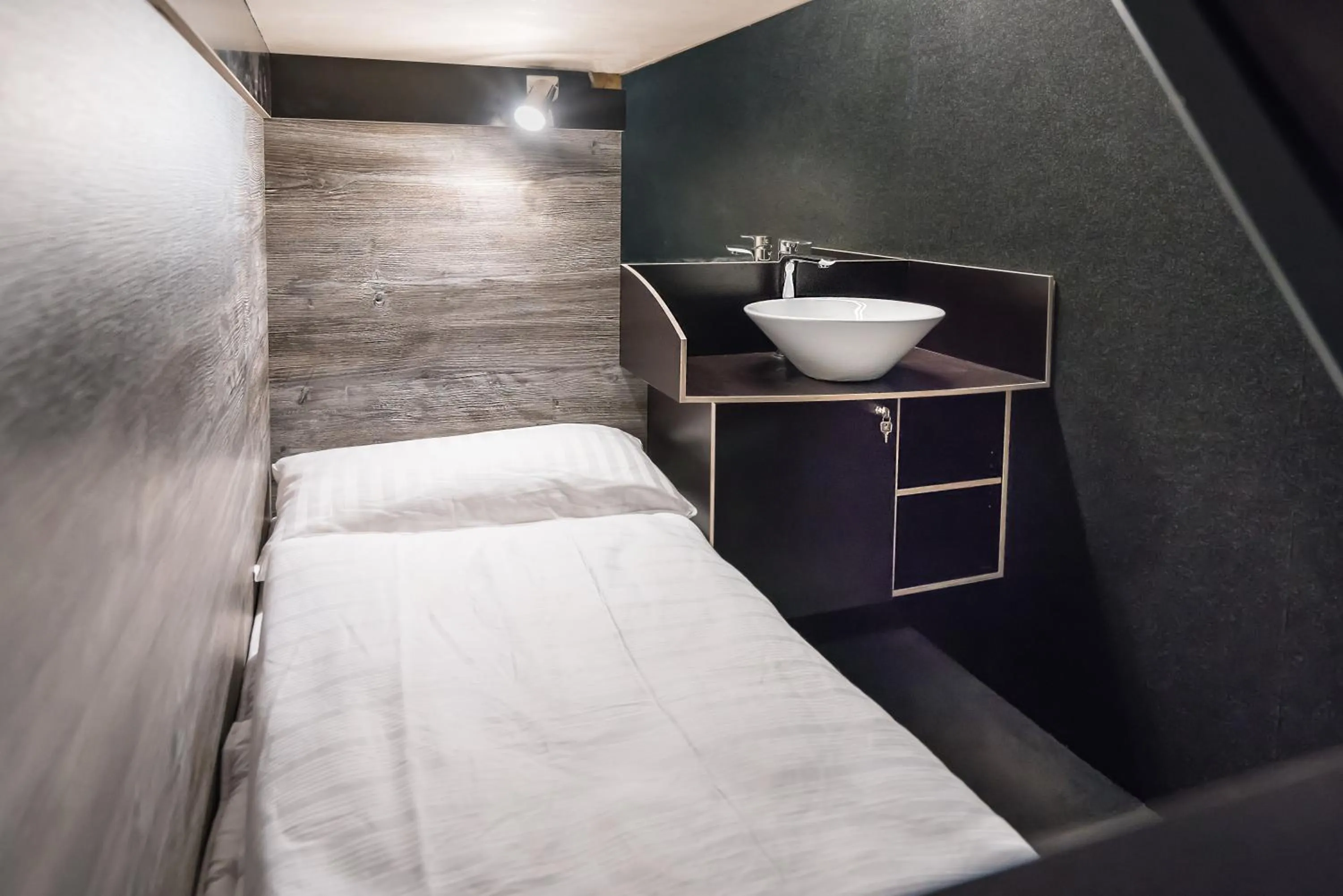 Photo of the whole room, Bed in BoxHotel Göttingen (App Based Hotel)