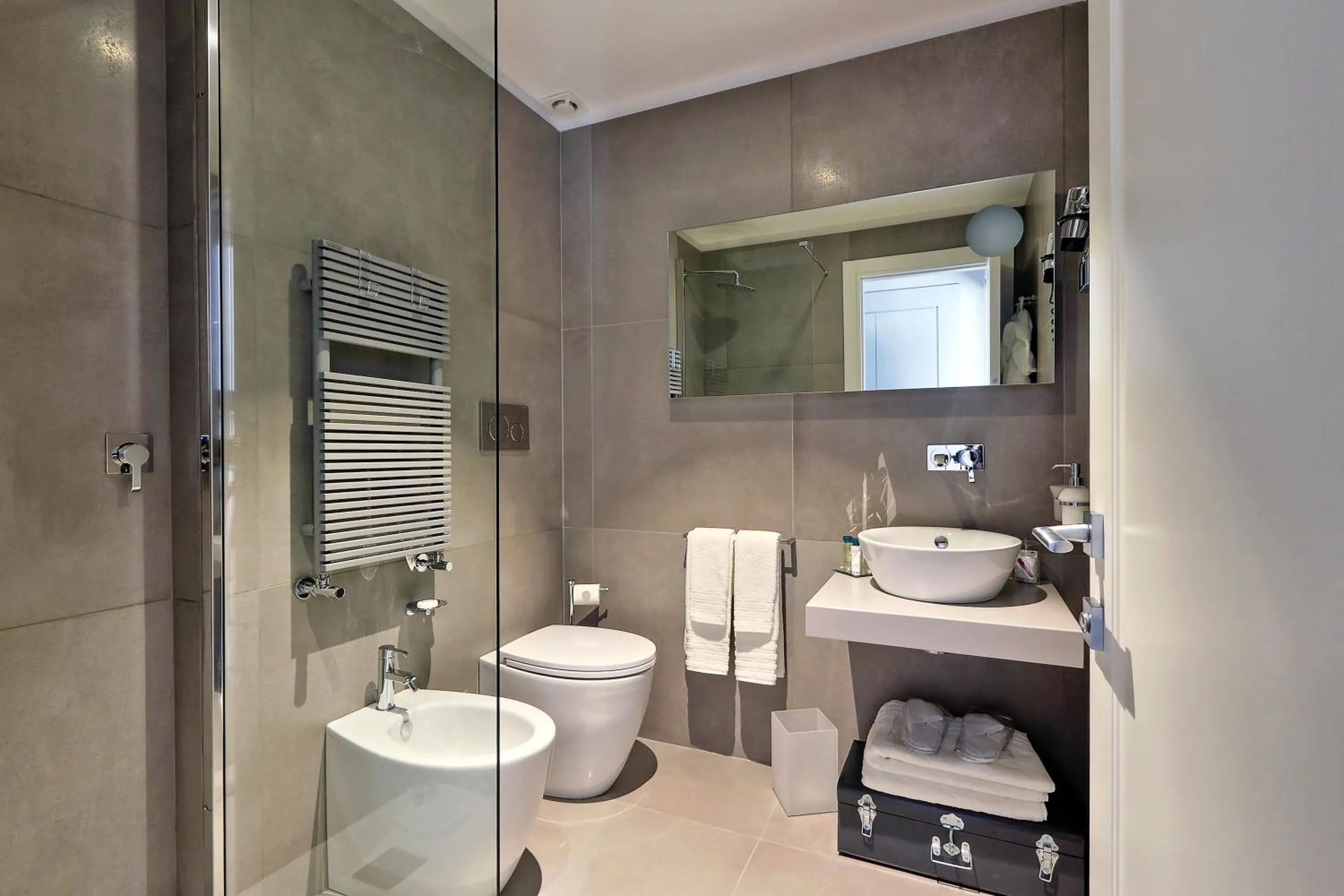 Shower in Propaganda Suites